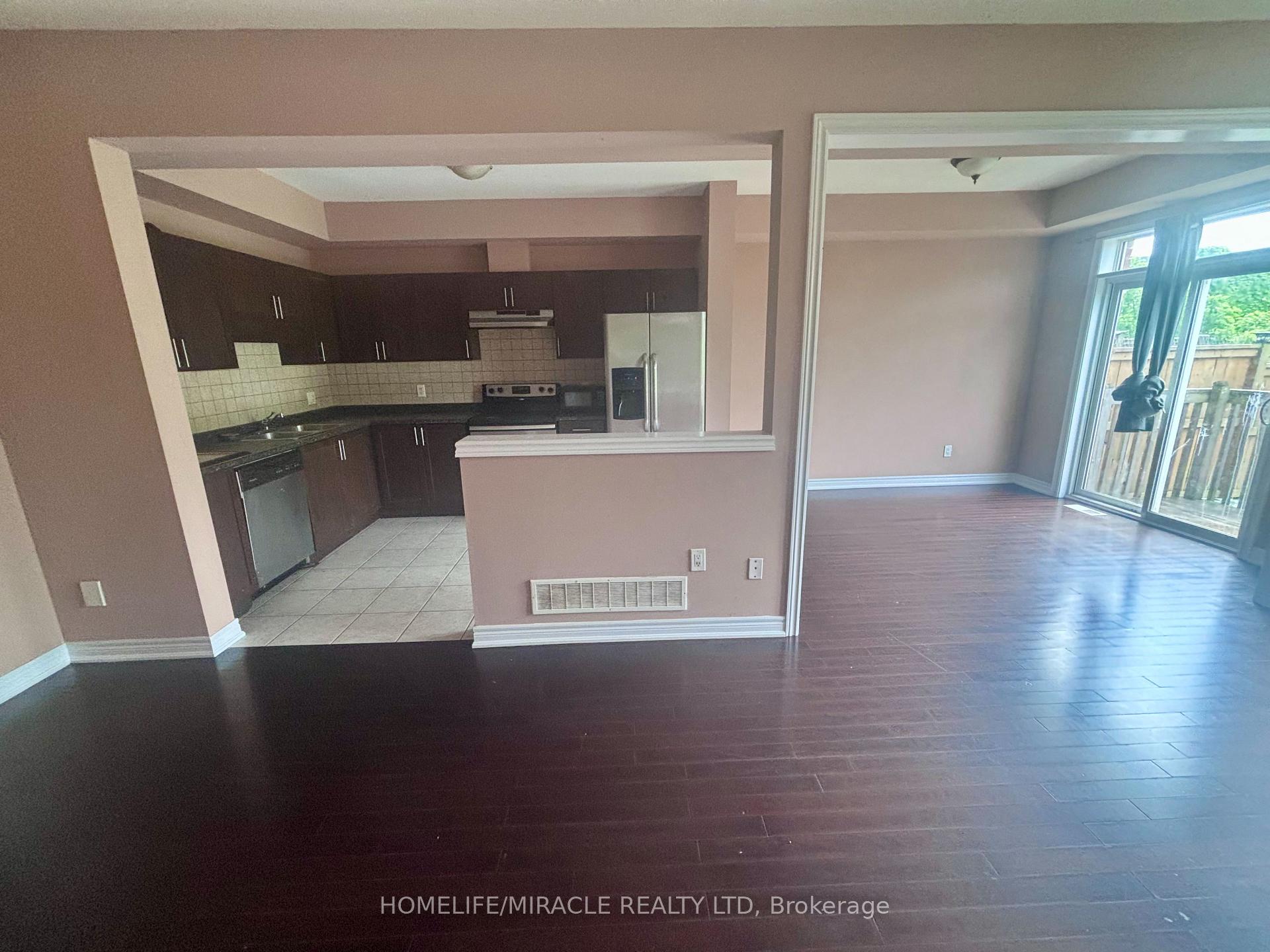 Photo 7 of Unit 7, 45 Seabreeze Crescent, Hamilton, Lakeshore — HOMEH