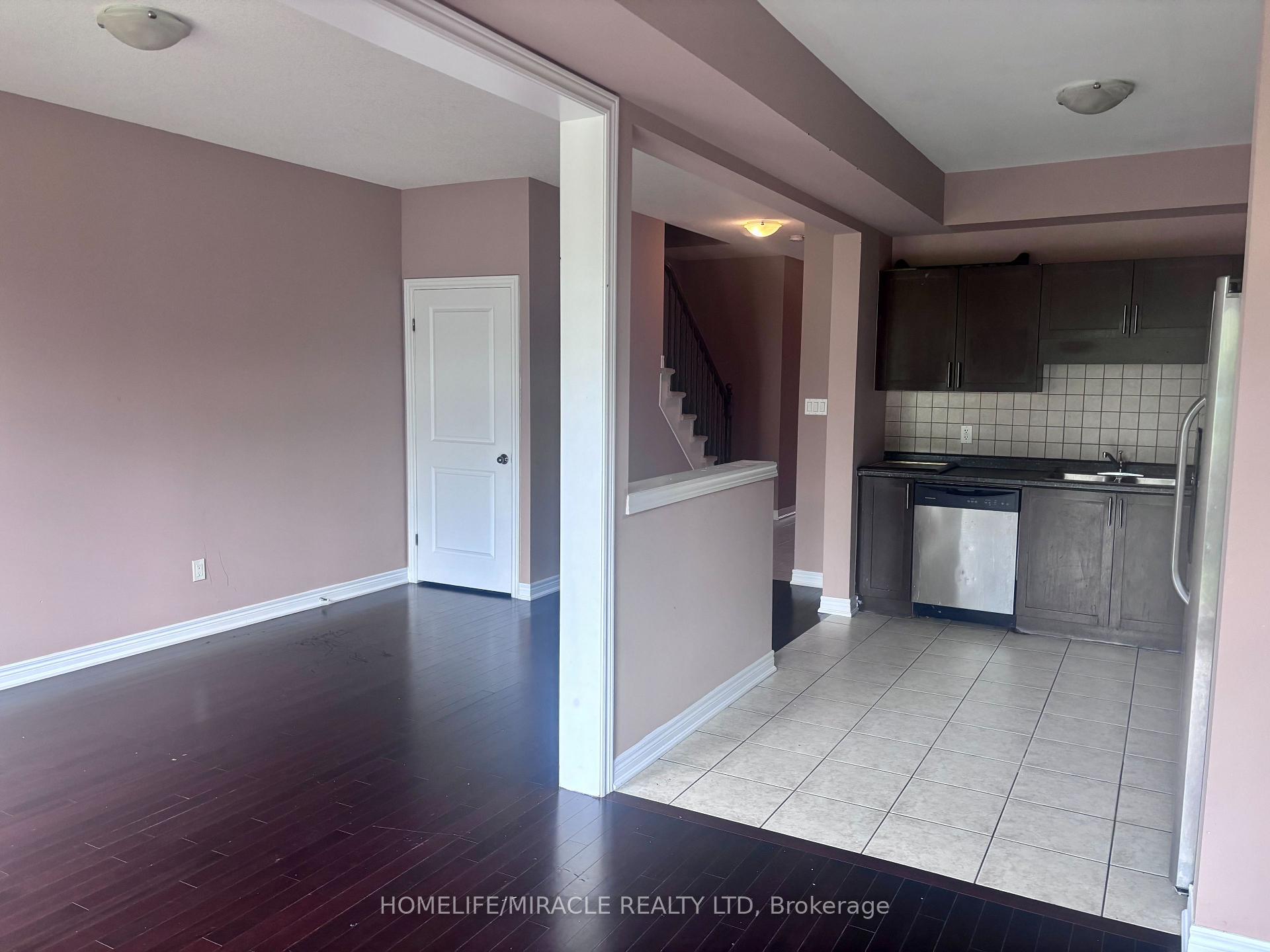Photo 8 of Unit 7, 45 Seabreeze Crescent, Hamilton, Lakeshore — HOMEH
