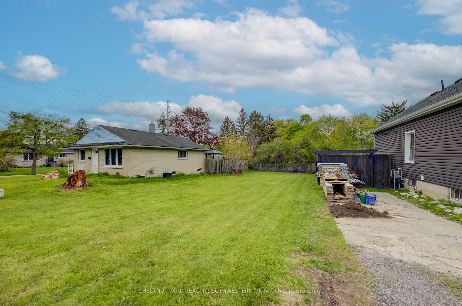 Photo 4 of 428 Eagle Street S, Cambridge, Preston South — HOMEH
