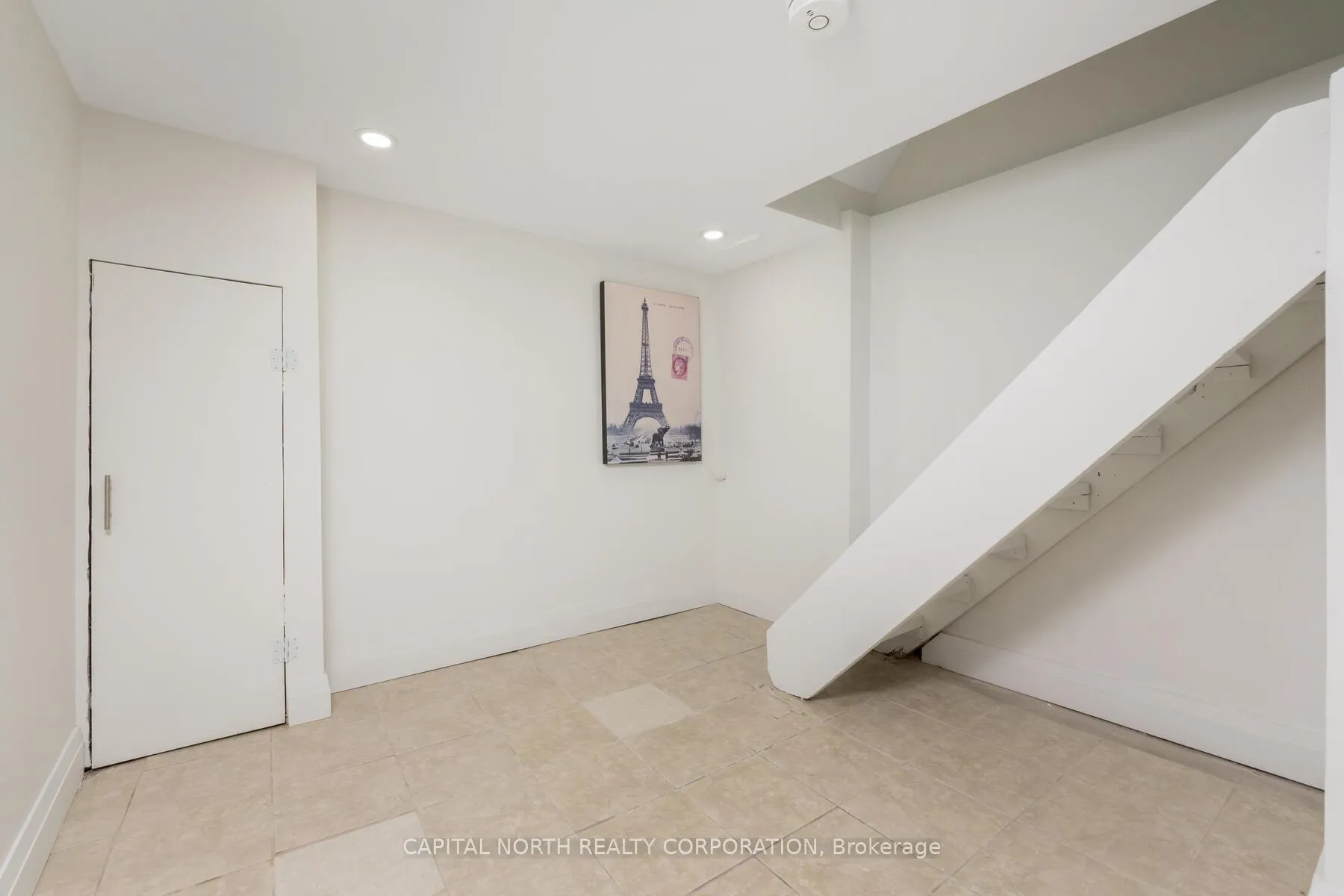 Photo 6 of Unit 3, 564 King Street E, Hamilton, Landsdale — HOMEH