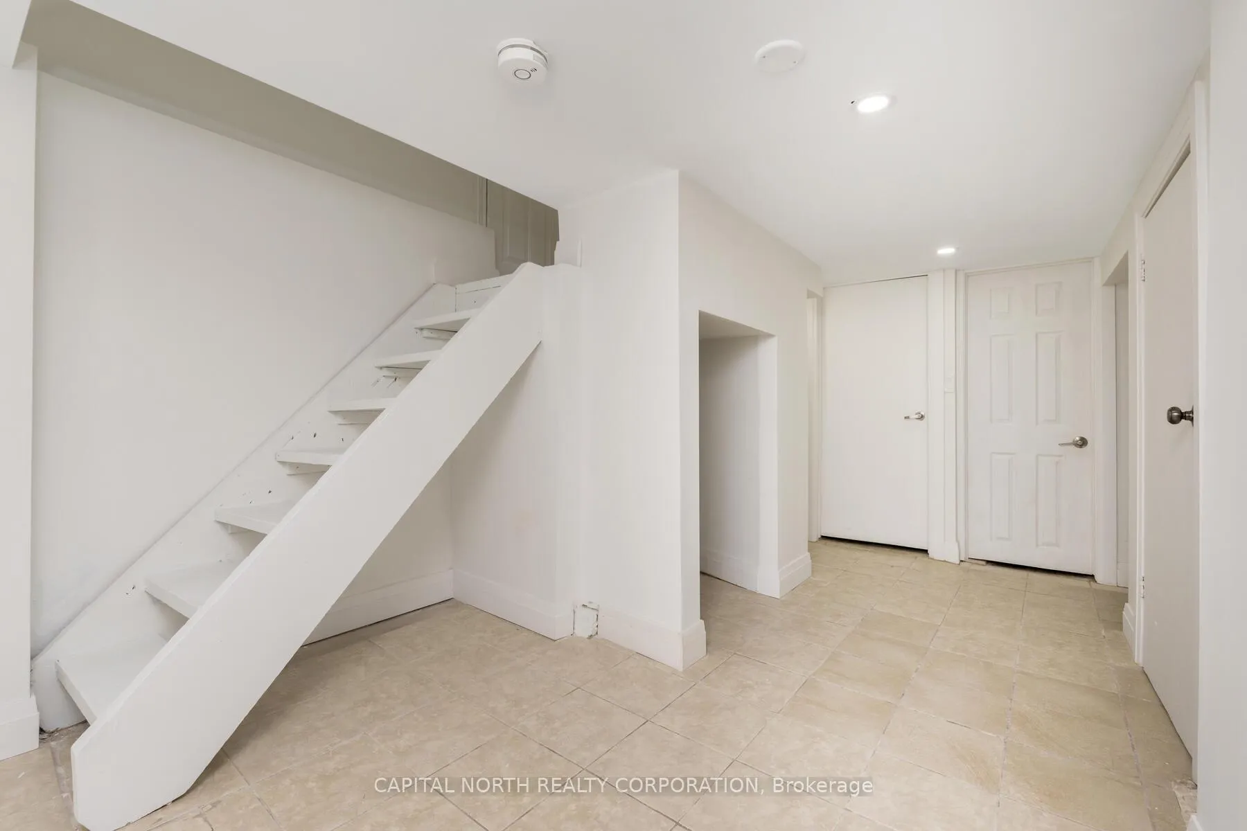 Photo 7 of Unit 3, 564 King Street E, Hamilton, Landsdale — HOMEH