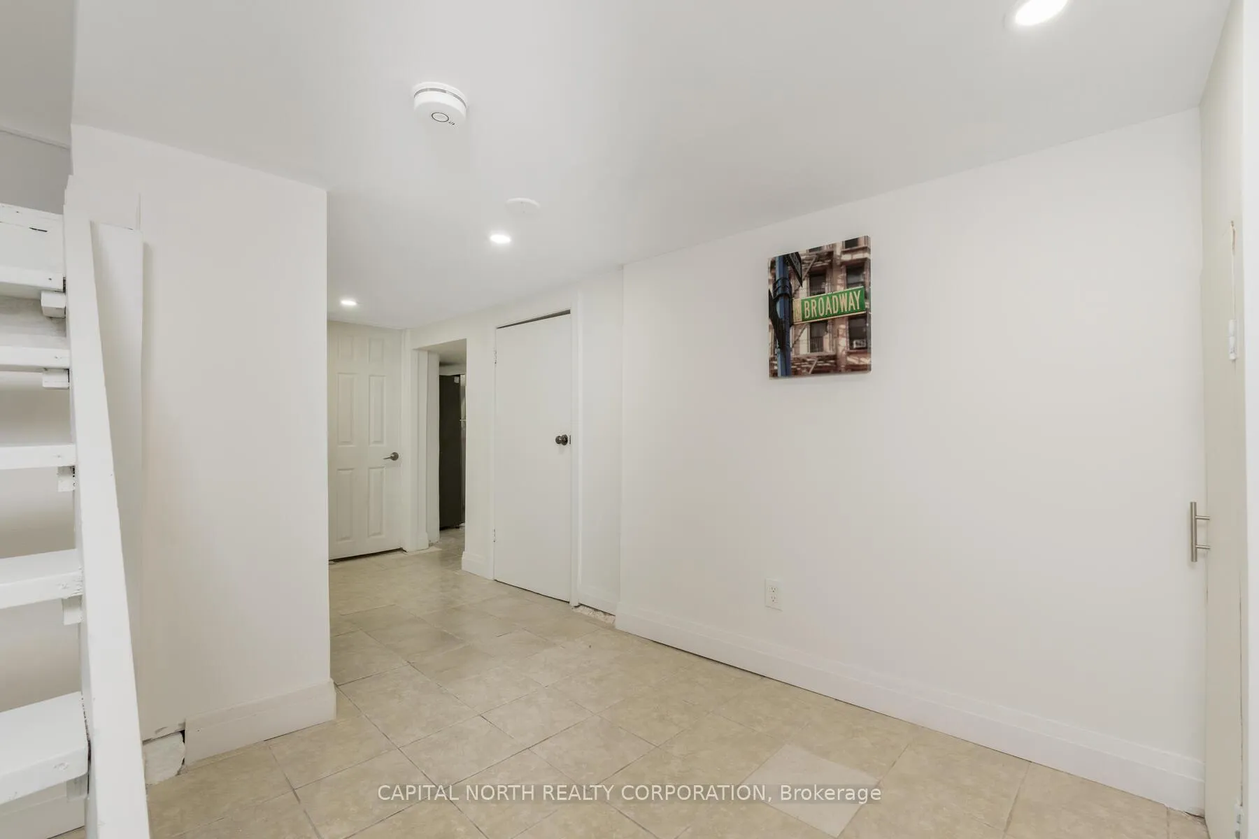 Photo 8 of Unit 3, 564 King Street E, Hamilton, Landsdale — HOMEH