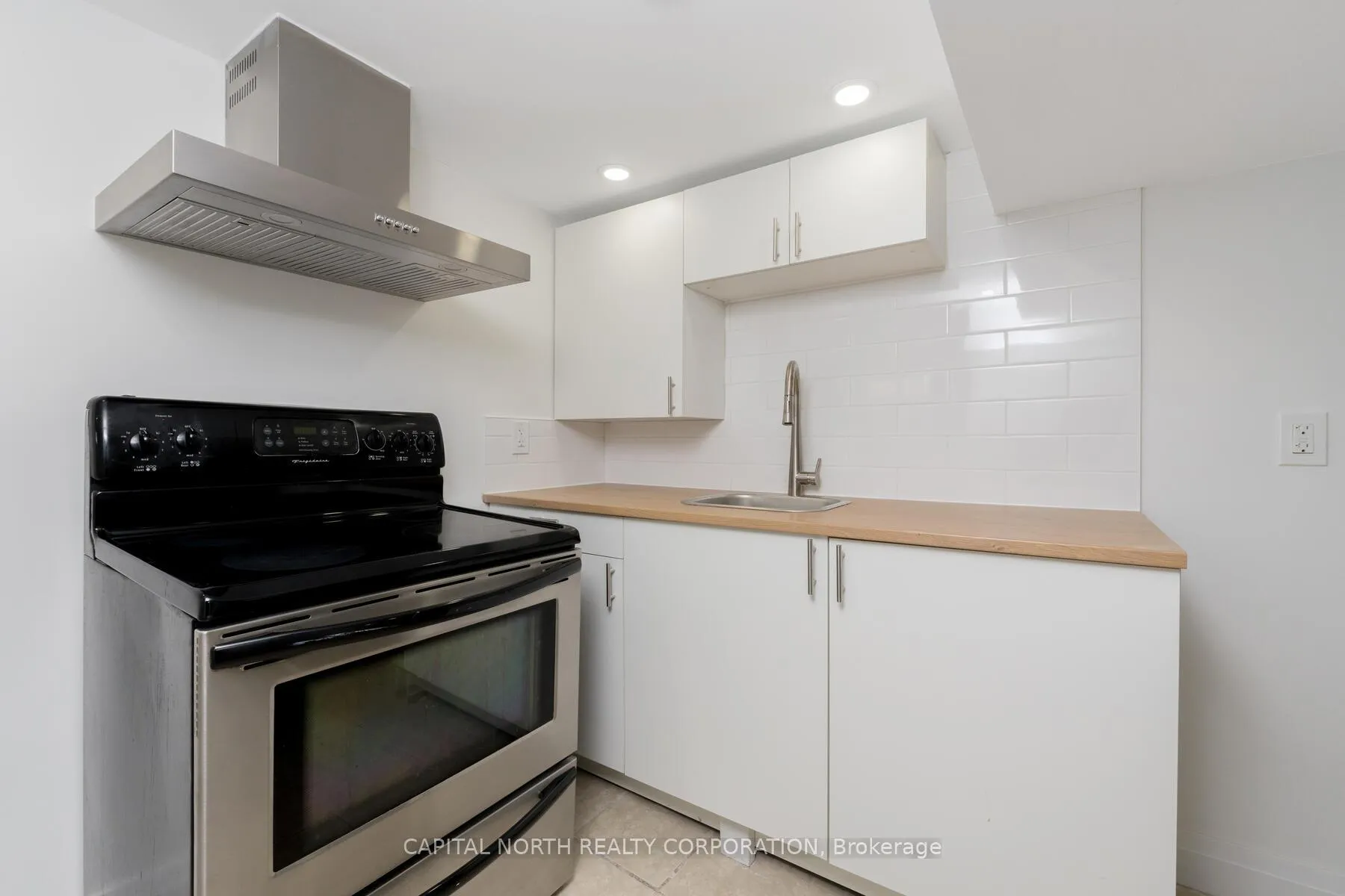 Photo 10 of Unit 3, 564 King Street E, Hamilton, Landsdale — HOMEH