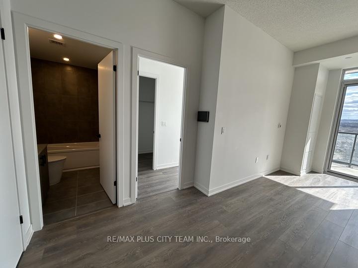 Photo 8 of Unit 901, 4878 Powers Common, Burlington, Alton — HOMEH