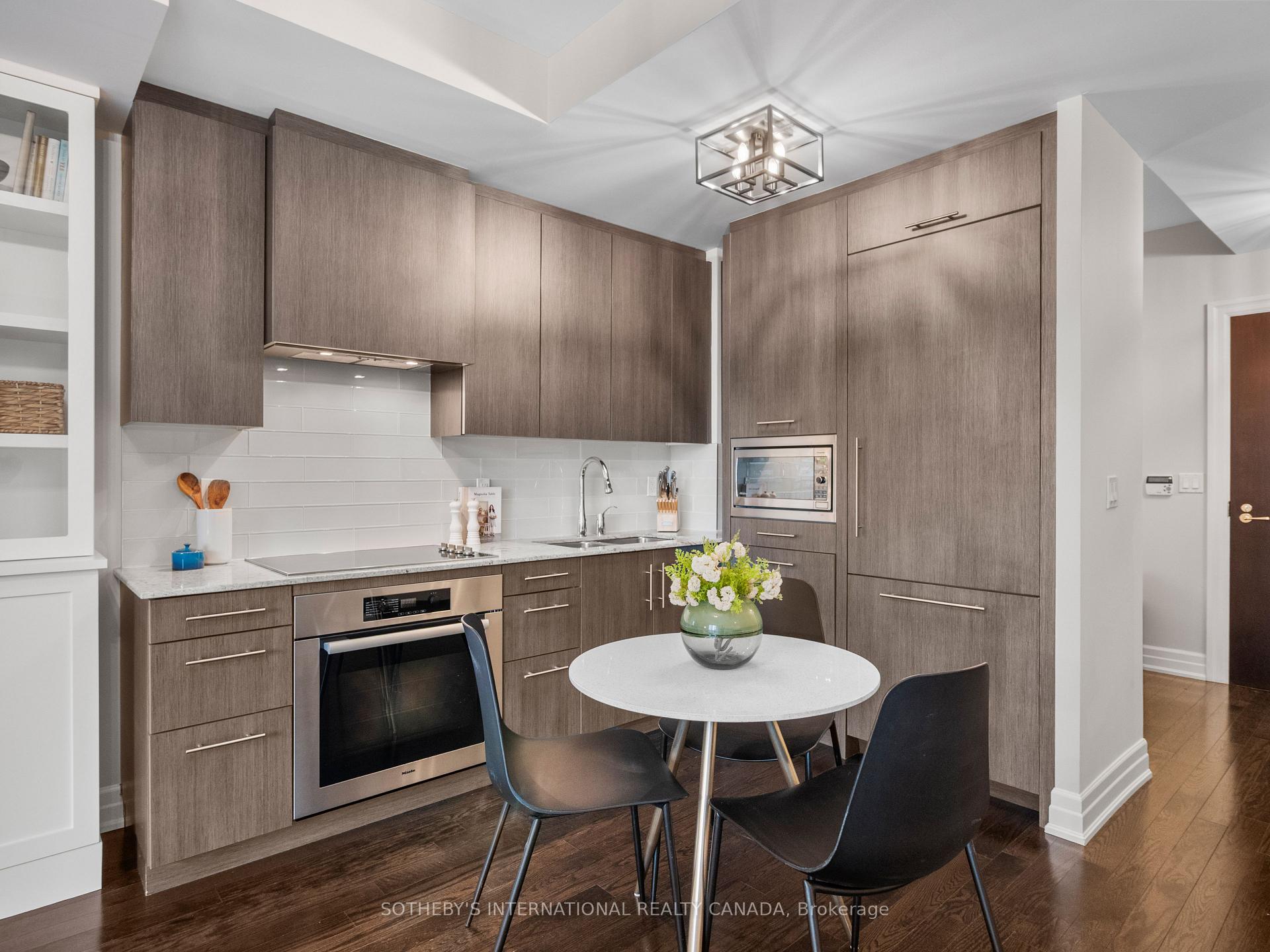 Photo 8 of Unit 301, 30 Old Mill Road, Etobicoke, Kingsway South — HOMEH