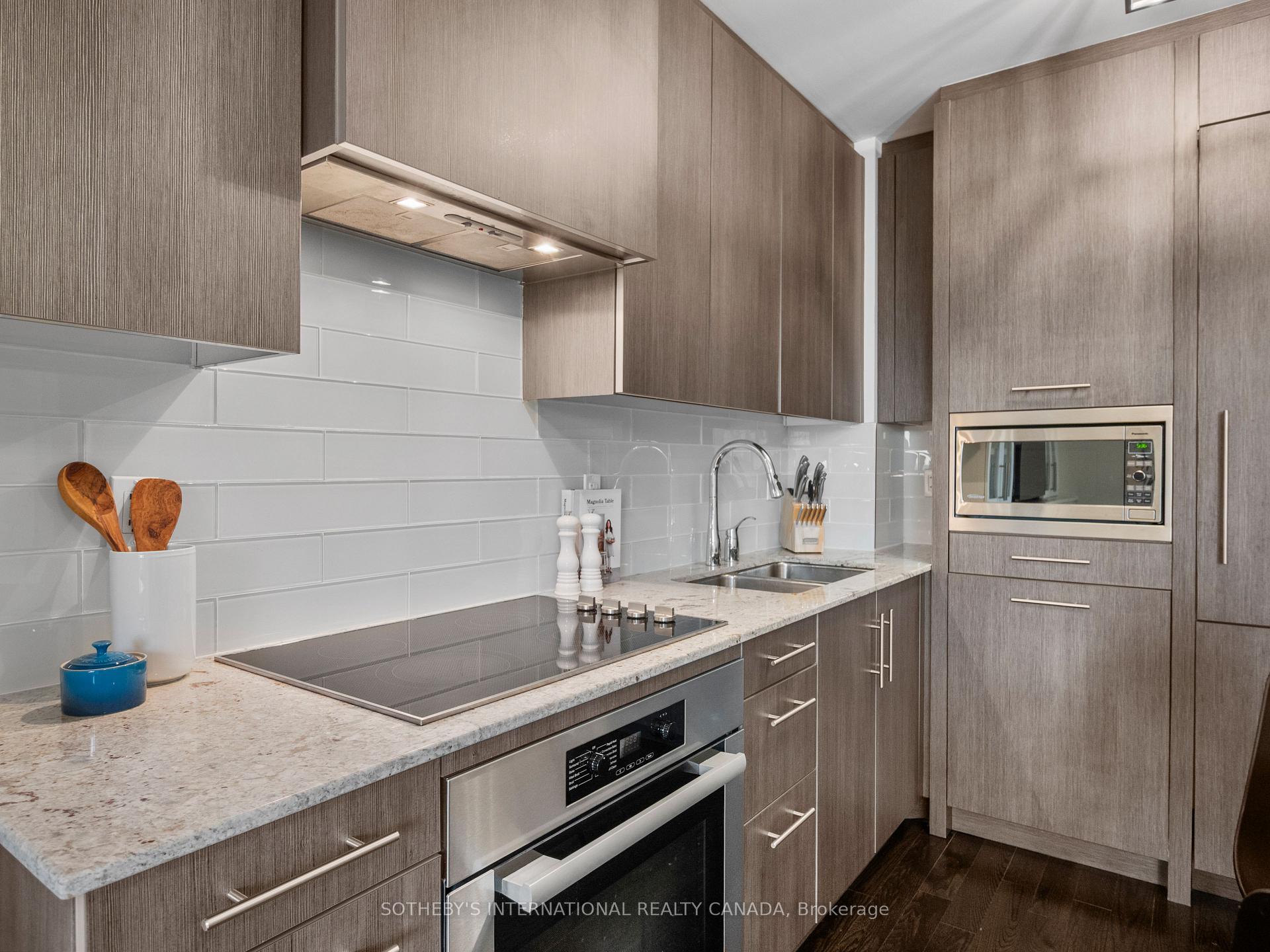 Photo 10 of Unit 301, 30 Old Mill Road, Etobicoke, Kingsway South — HOMEH