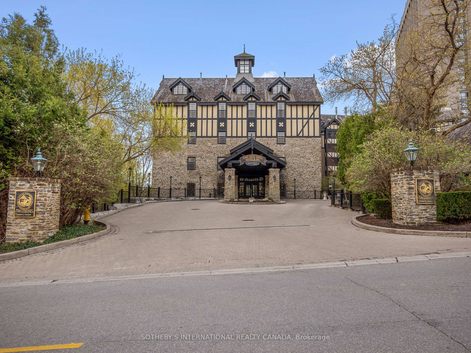 Photo 31 of Unit 301, 30 Old Mill Road, Etobicoke, Kingsway South — HOMEH