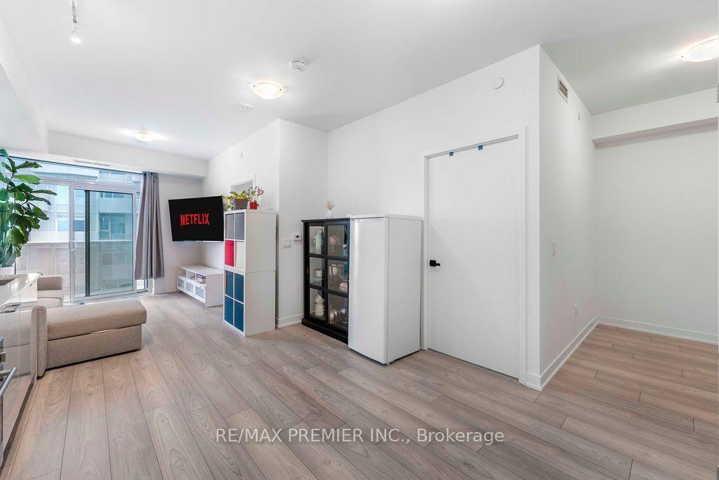 Photo 4 of Unit 816, 10 Abeja Street, Vaughan, Concord — HOMEH