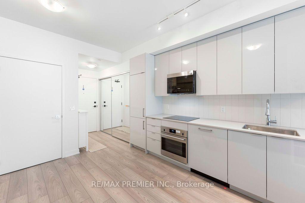 Photo 5 of Unit 816, 10 Abeja Street, Vaughan, Concord — HOMEH