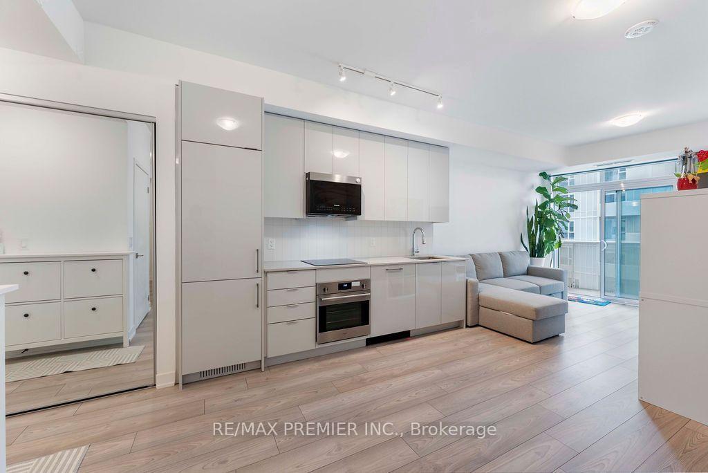 Photo 7 of Unit 816, 10 Abeja Street, Vaughan, Concord — HOMEH