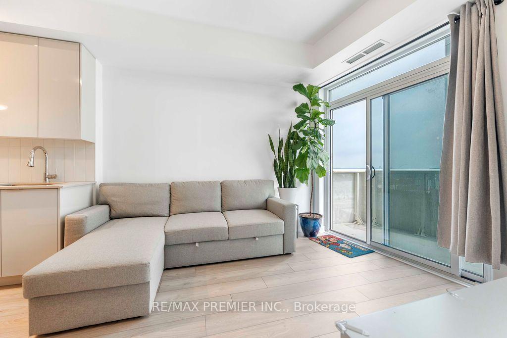 Photo 9 of Unit 816, 10 Abeja Street, Vaughan, Concord — HOMEH