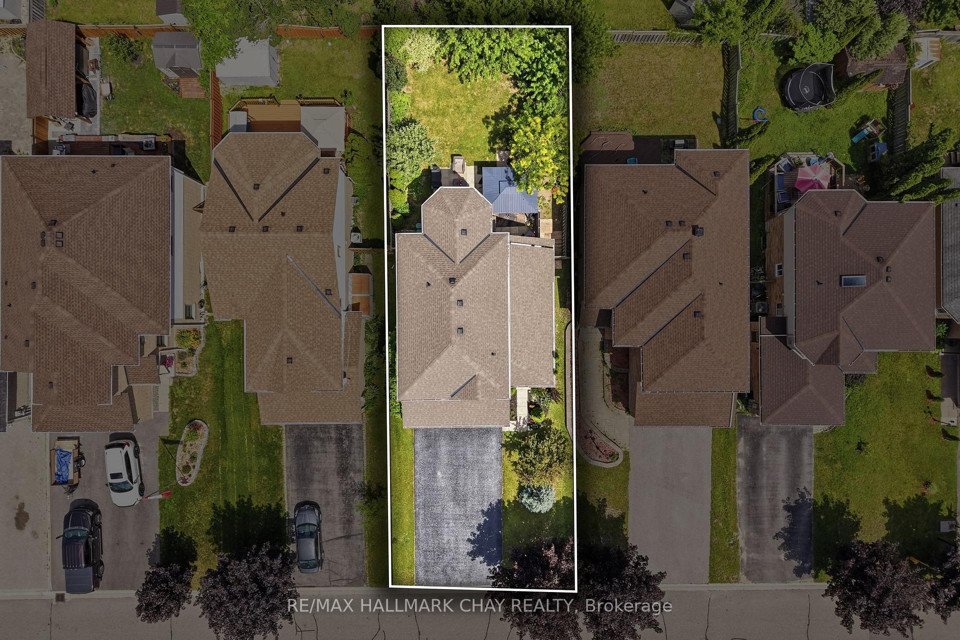 Photo 2 of 228 Wessenger Drive, Barrie, North Shore — HOMEH