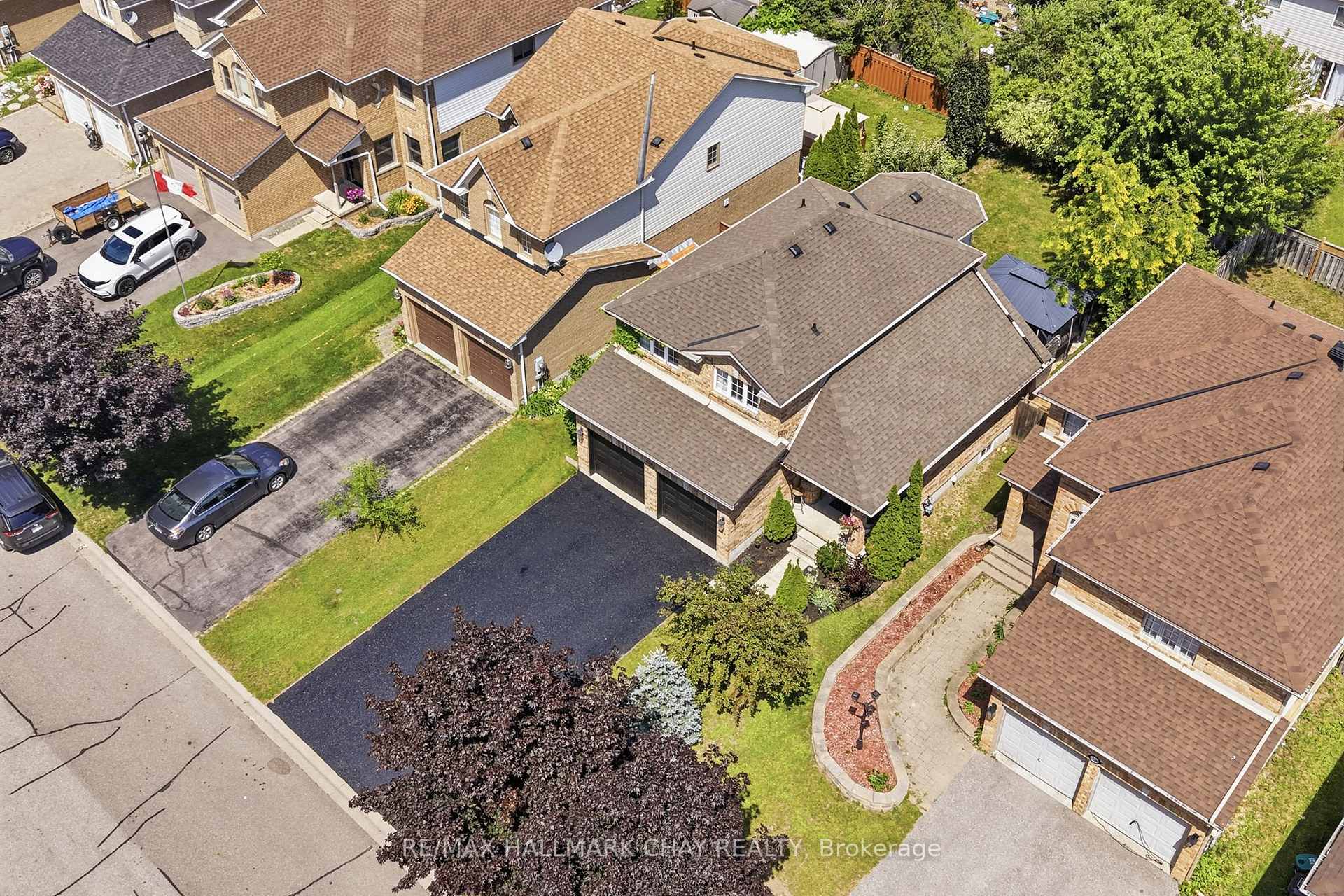 Photo 3 of 228 Wessenger Drive, Barrie, North Shore — HOMEH