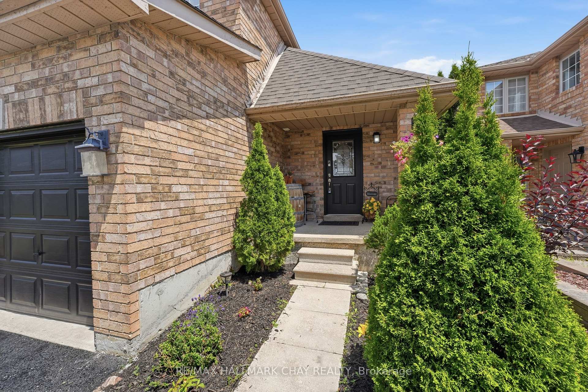 Photo 4 of 228 Wessenger Drive, Barrie, North Shore — HOMEH