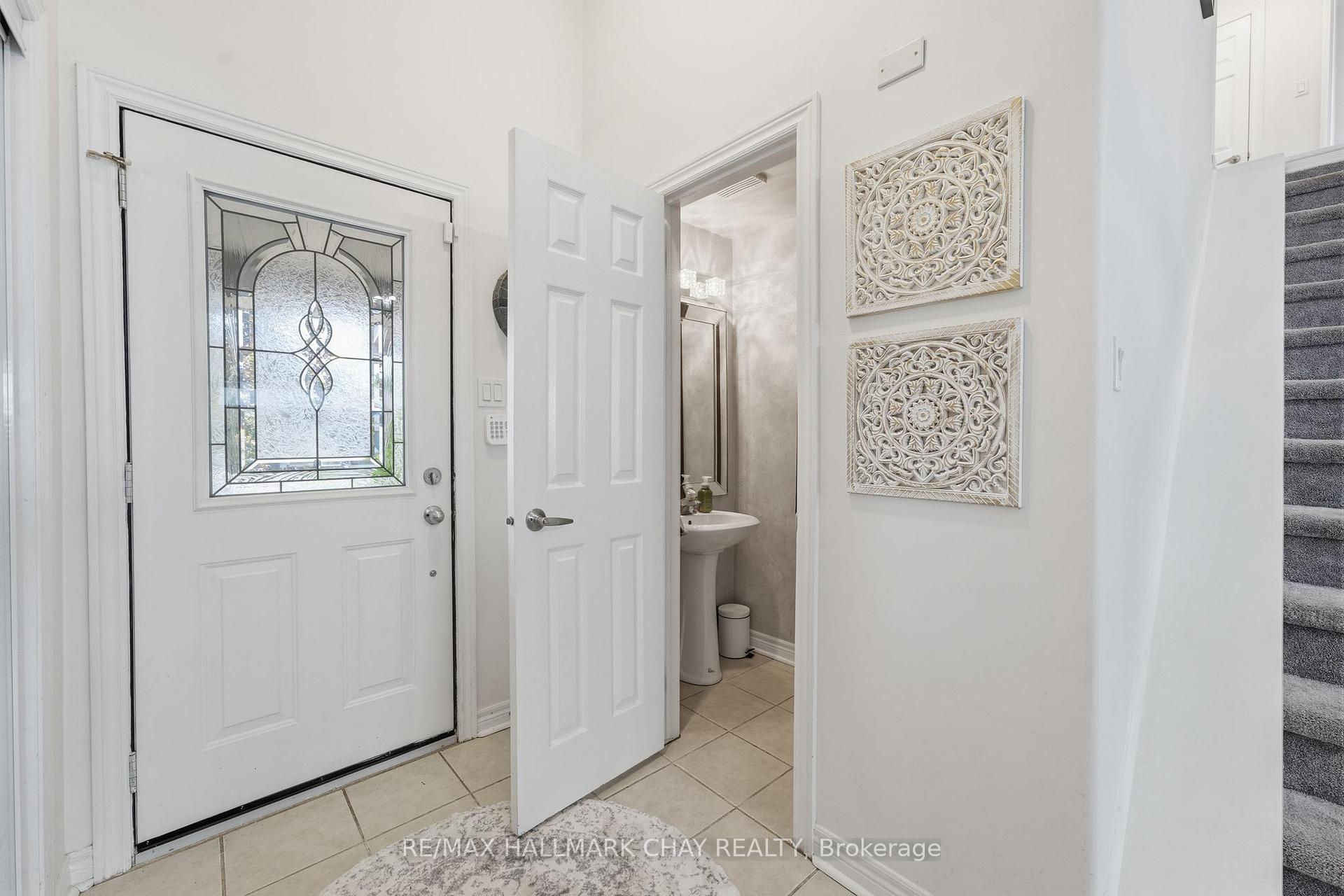 Photo 5 of 228 Wessenger Drive, Barrie, North Shore — HOMEH