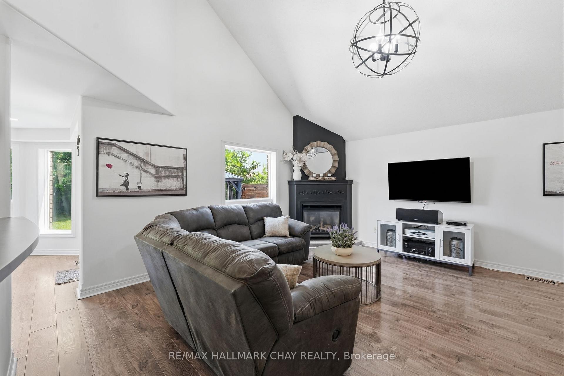 Photo 7 of 228 Wessenger Drive, Barrie, North Shore — HOMEH