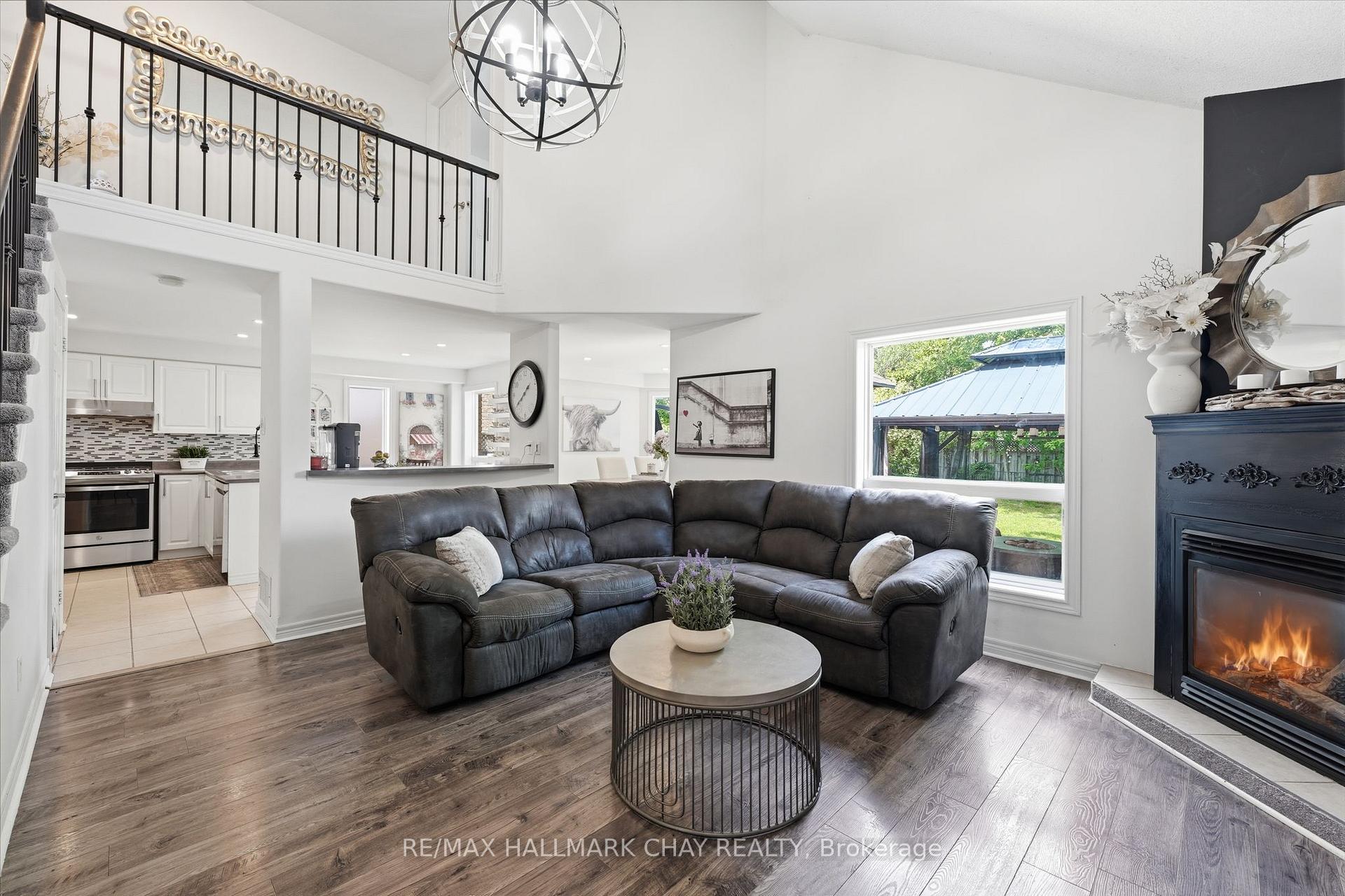 Photo 8 of 228 Wessenger Drive, Barrie, North Shore — HOMEH