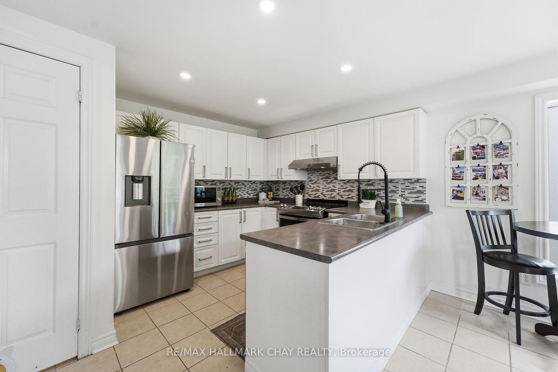 Photo 11 of 228 Wessenger Drive, Barrie, North Shore — HOMEH