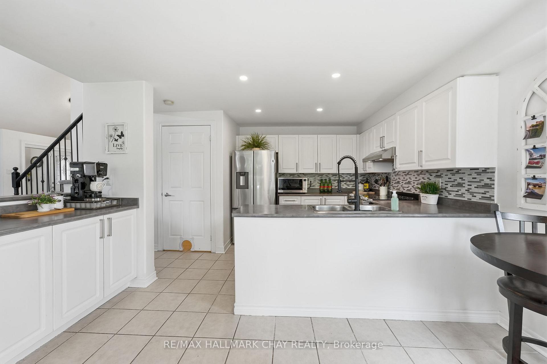 Photo 12 of 228 Wessenger Drive, Barrie, North Shore — HOMEH