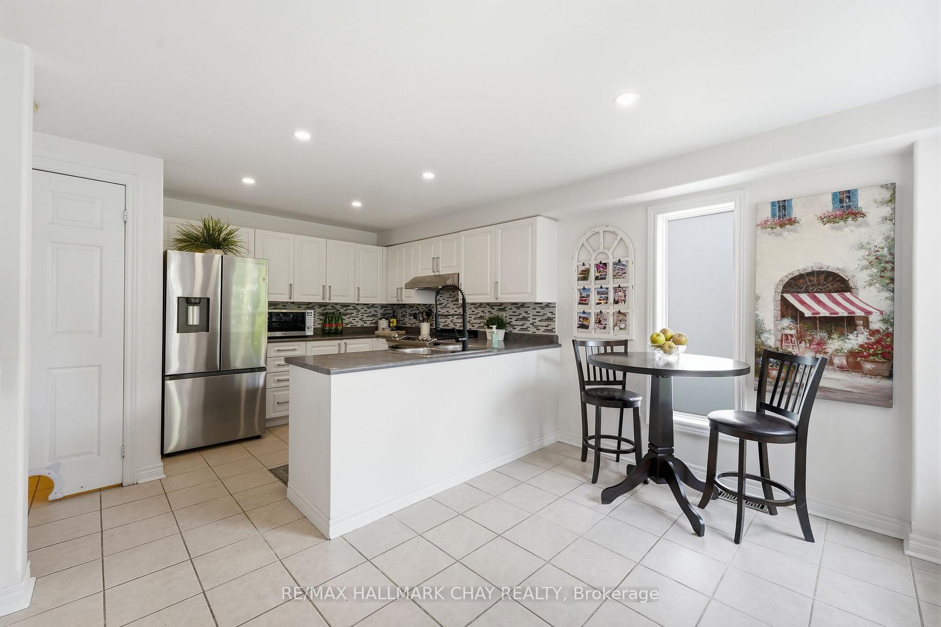 Photo 13 of 228 Wessenger Drive, Barrie, North Shore — HOMEH