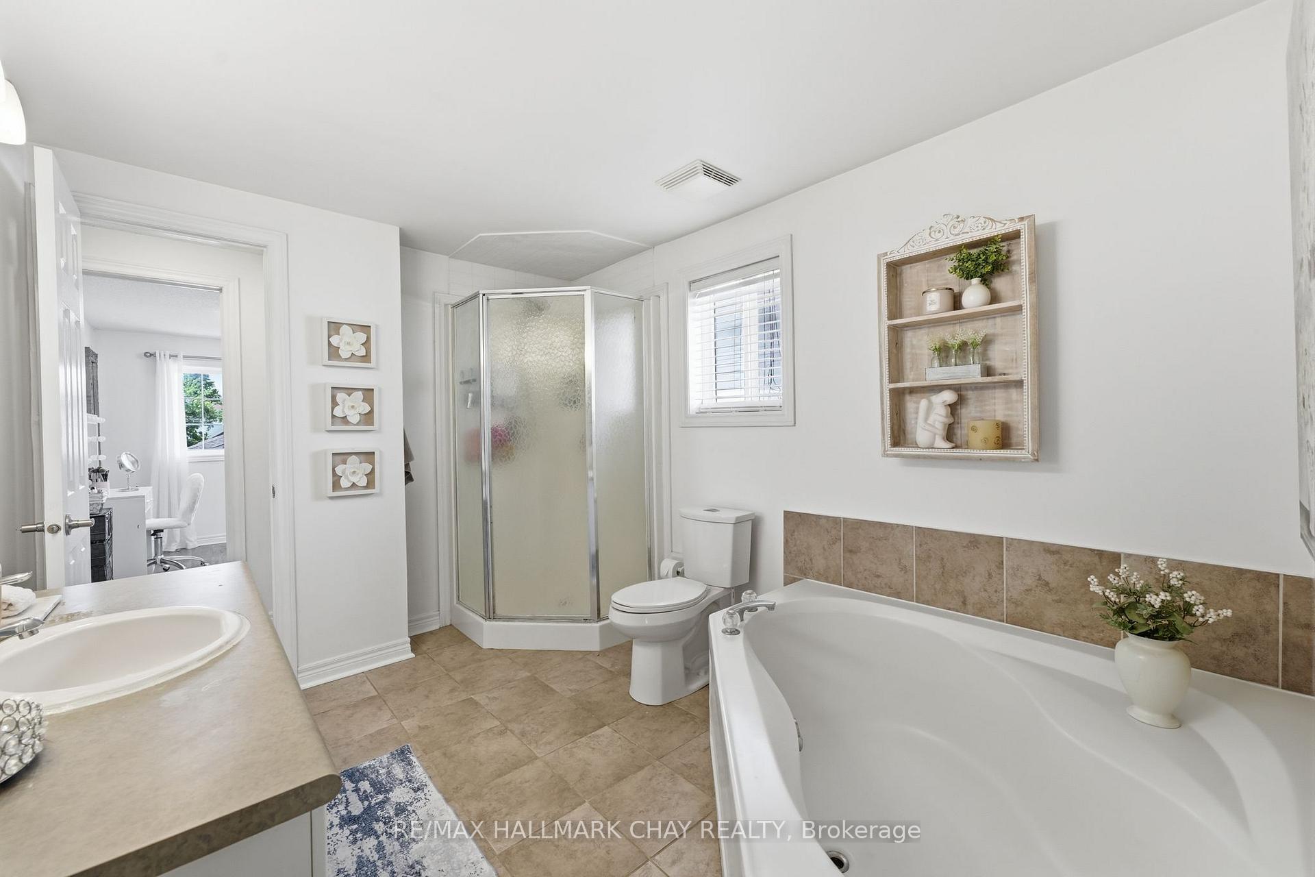 Photo 18 of 228 Wessenger Drive, Barrie, North Shore — HOMEH