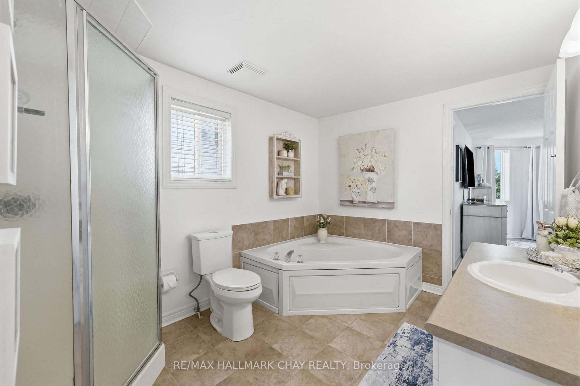 Photo 19 of 228 Wessenger Drive, Barrie, North Shore — HOMEH