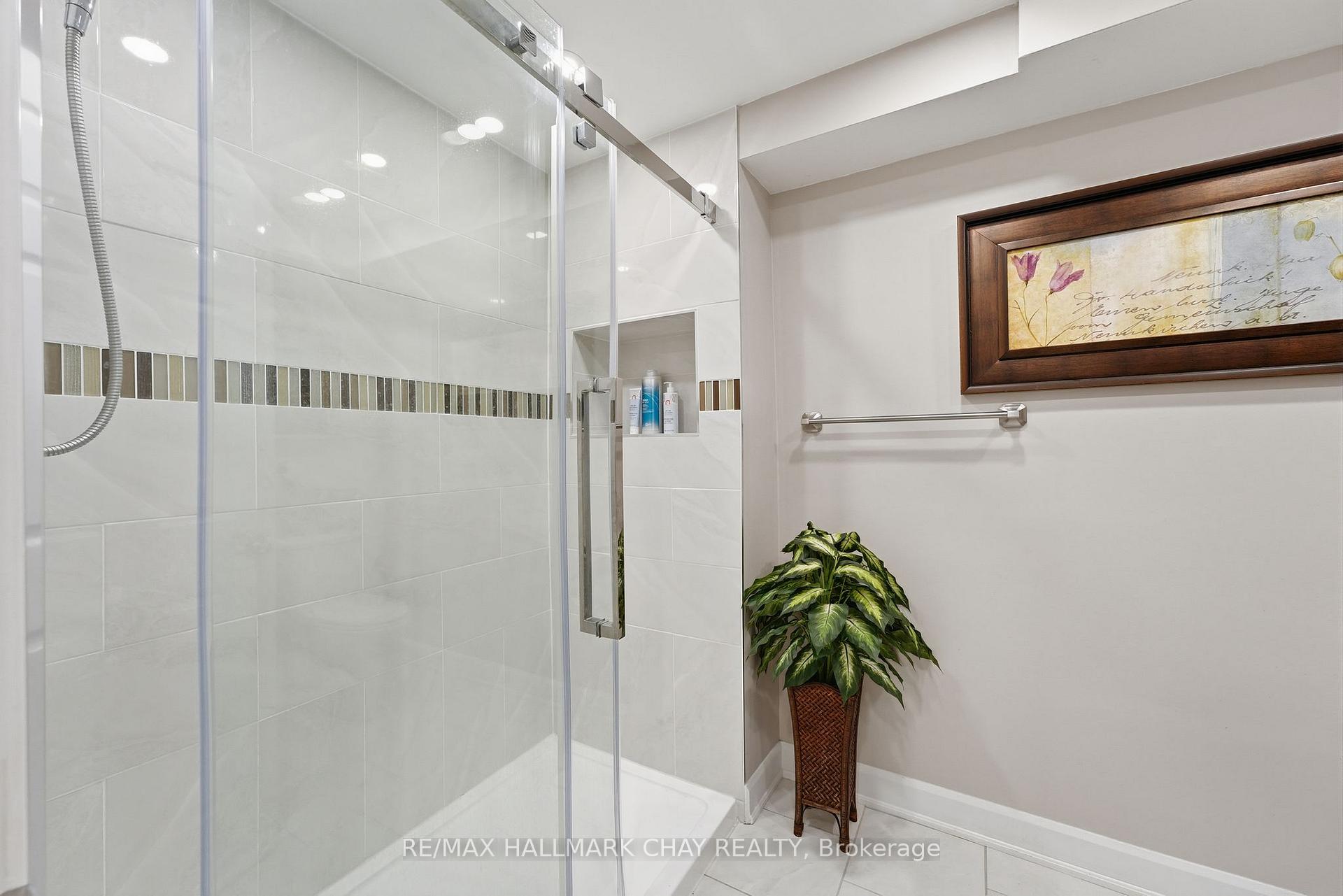 Photo 29 of 228 Wessenger Drive, Barrie, North Shore — HOMEH