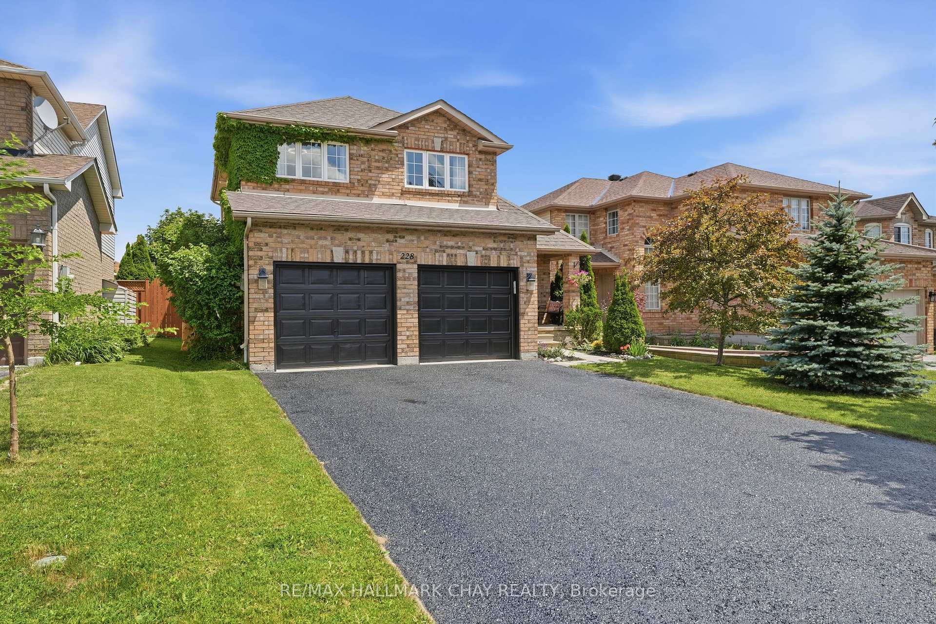 Photo 30 of 228 Wessenger Drive, Barrie, North Shore — HOMEH