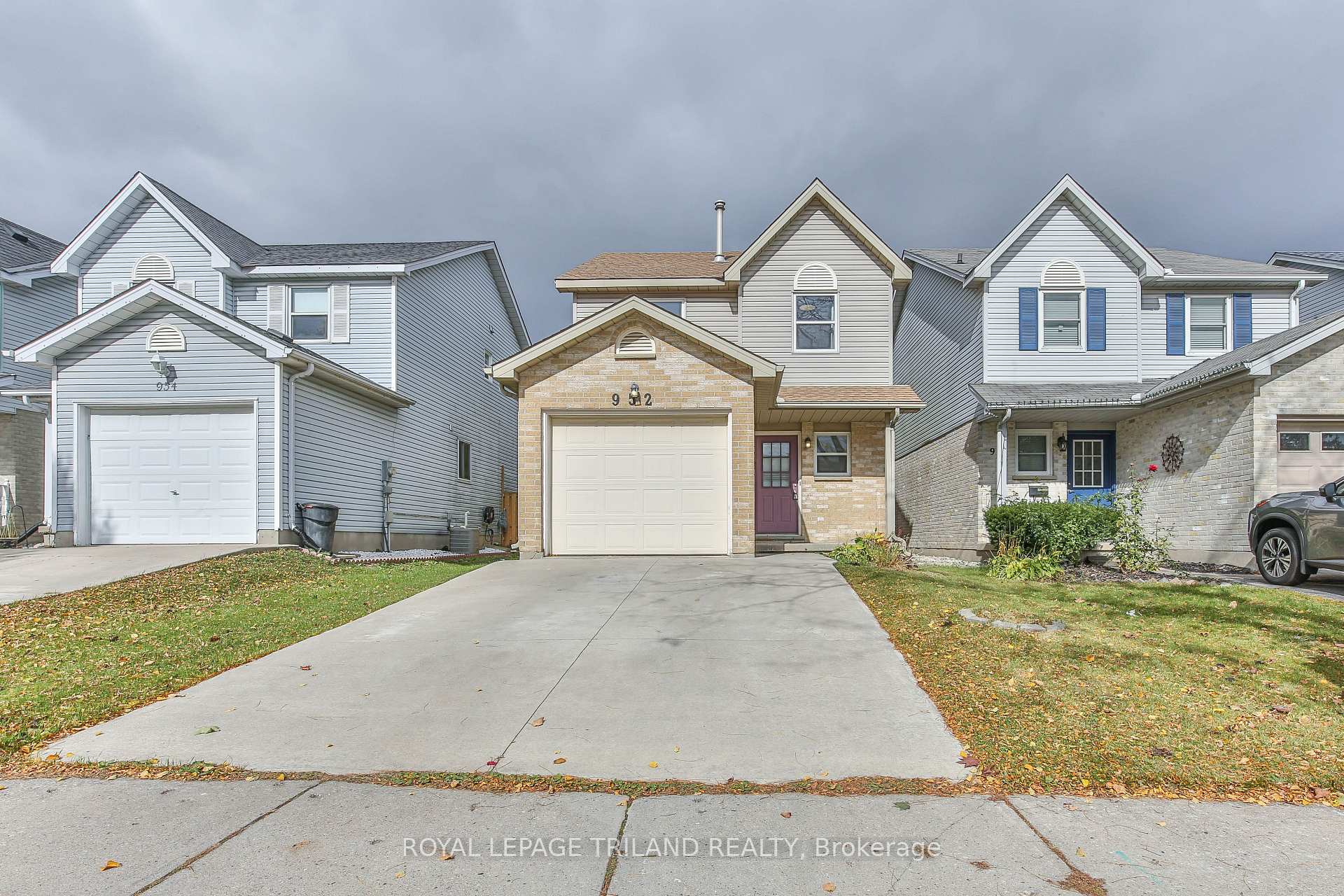Front of 952 Thistledown Way