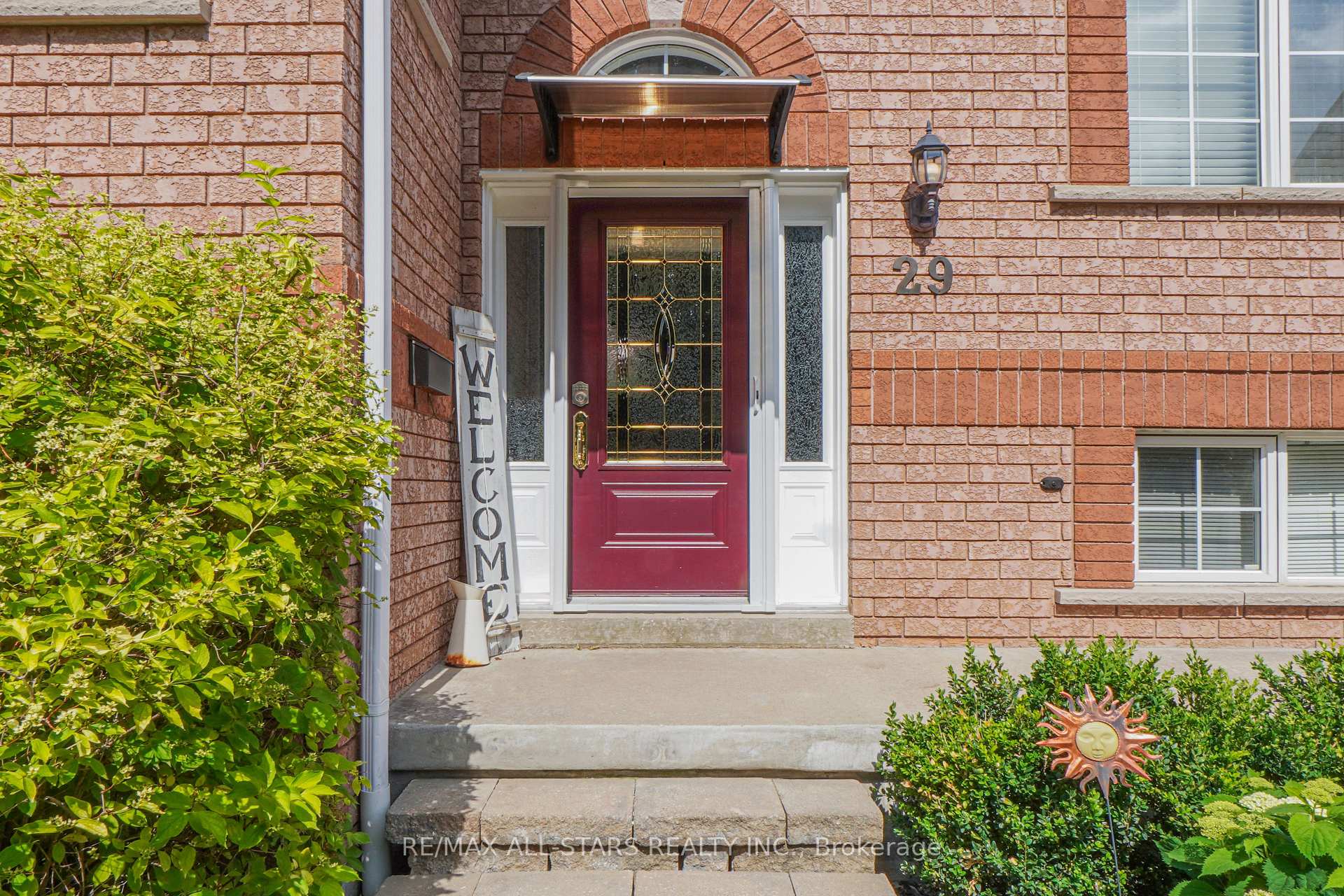 Photo 3 of 29 Fourth Avenue N, Uxbridge — HOMEH