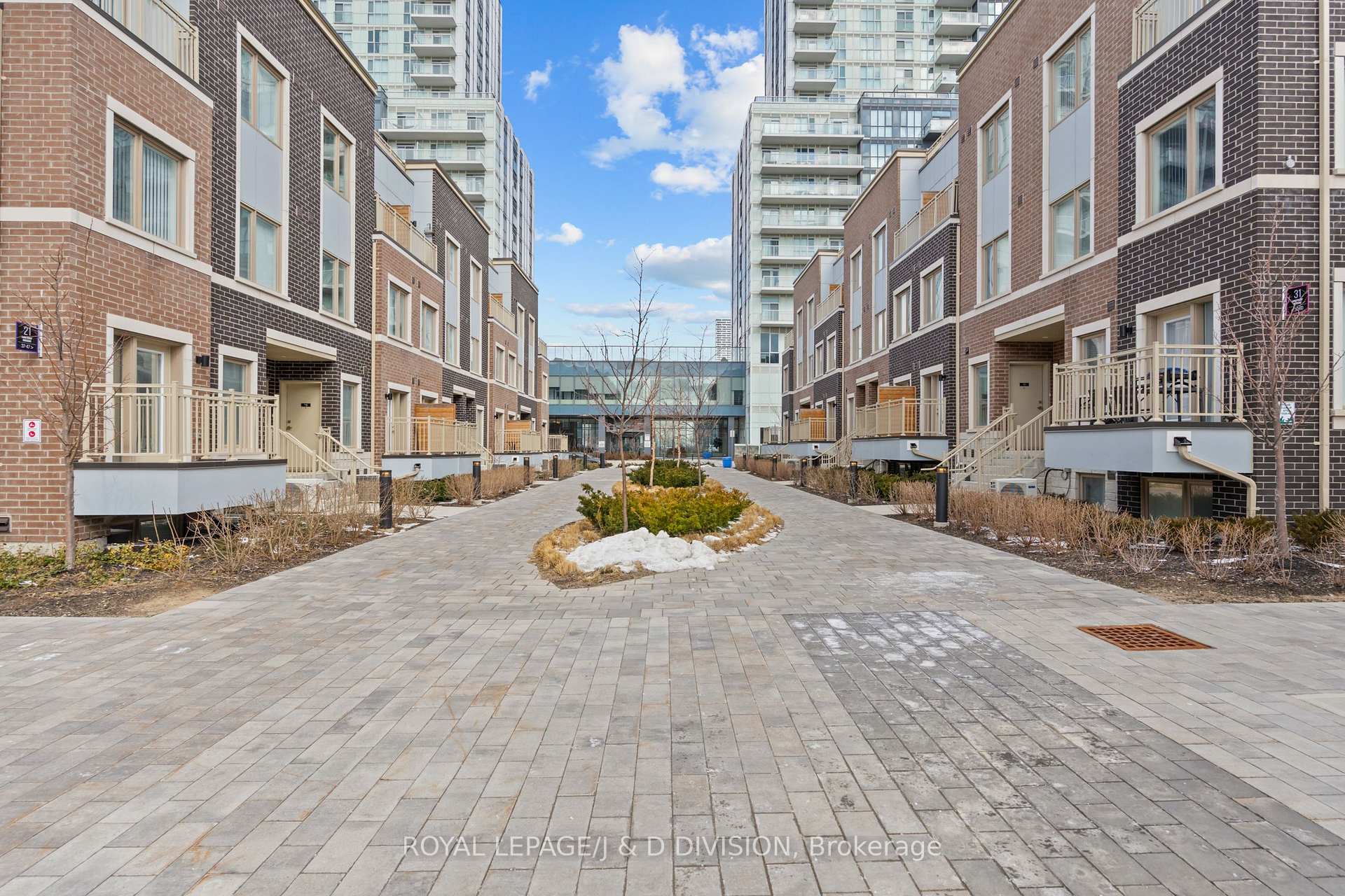 Photo 2 of Unit 57, 31 Honeycrisp Crescent, Vaughan, Vaughan Corporate Centre — HOMEH