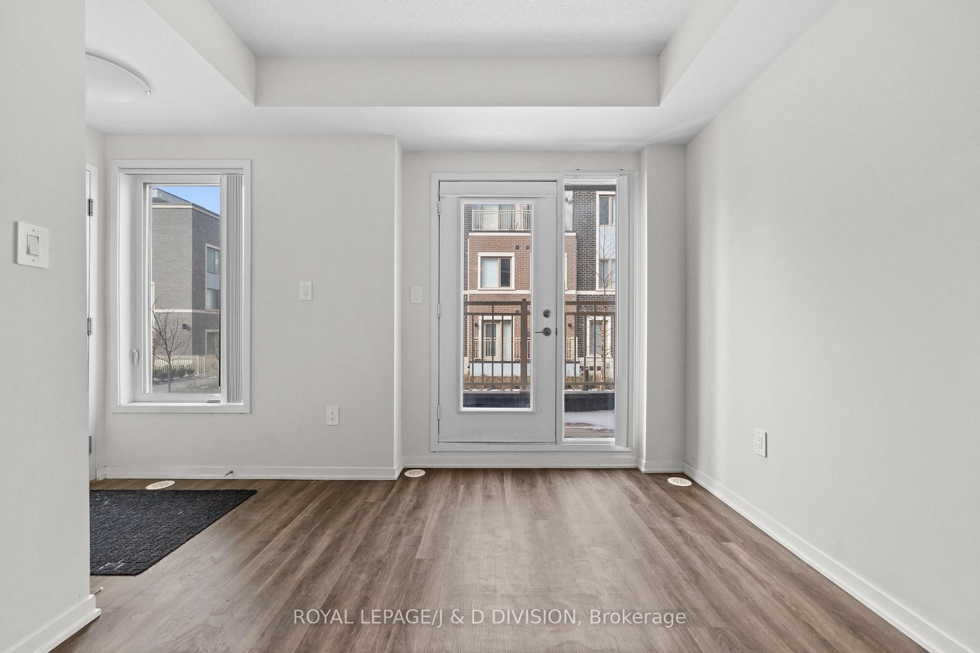 Photo 4 of Unit 57, 31 Honeycrisp Crescent, Vaughan, Vaughan Corporate Centre — HOMEH