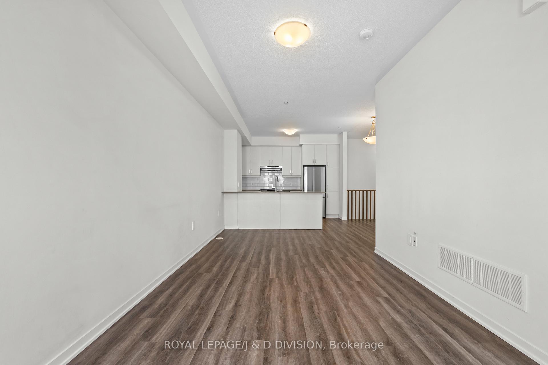 Photo 5 of Unit 57, 31 Honeycrisp Crescent, Vaughan, Vaughan Corporate Centre — HOMEH