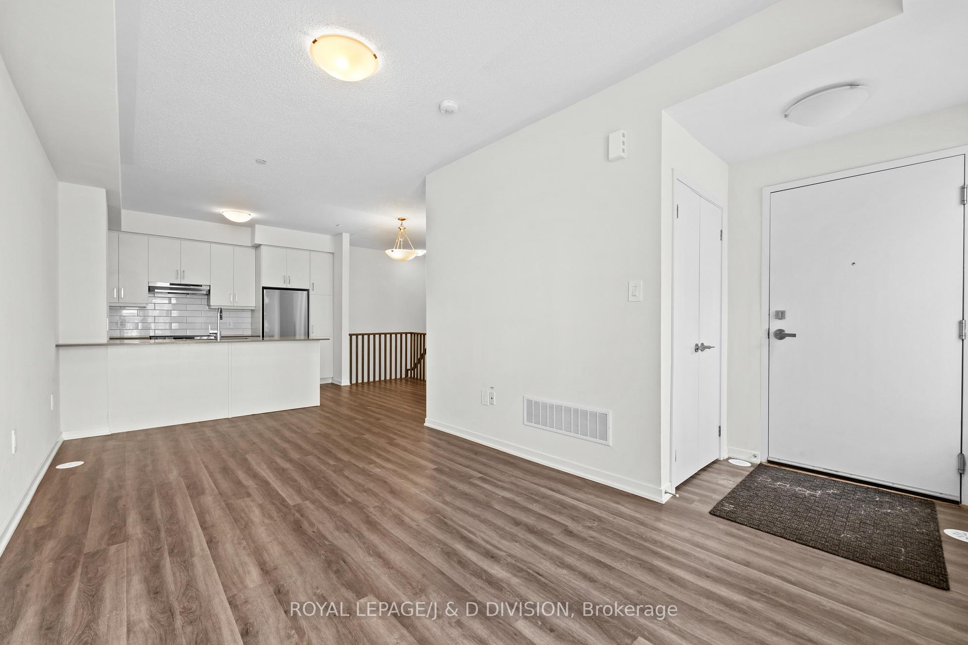 Photo 7 of Unit 57, 31 Honeycrisp Crescent, Vaughan, Vaughan Corporate Centre — HOMEH