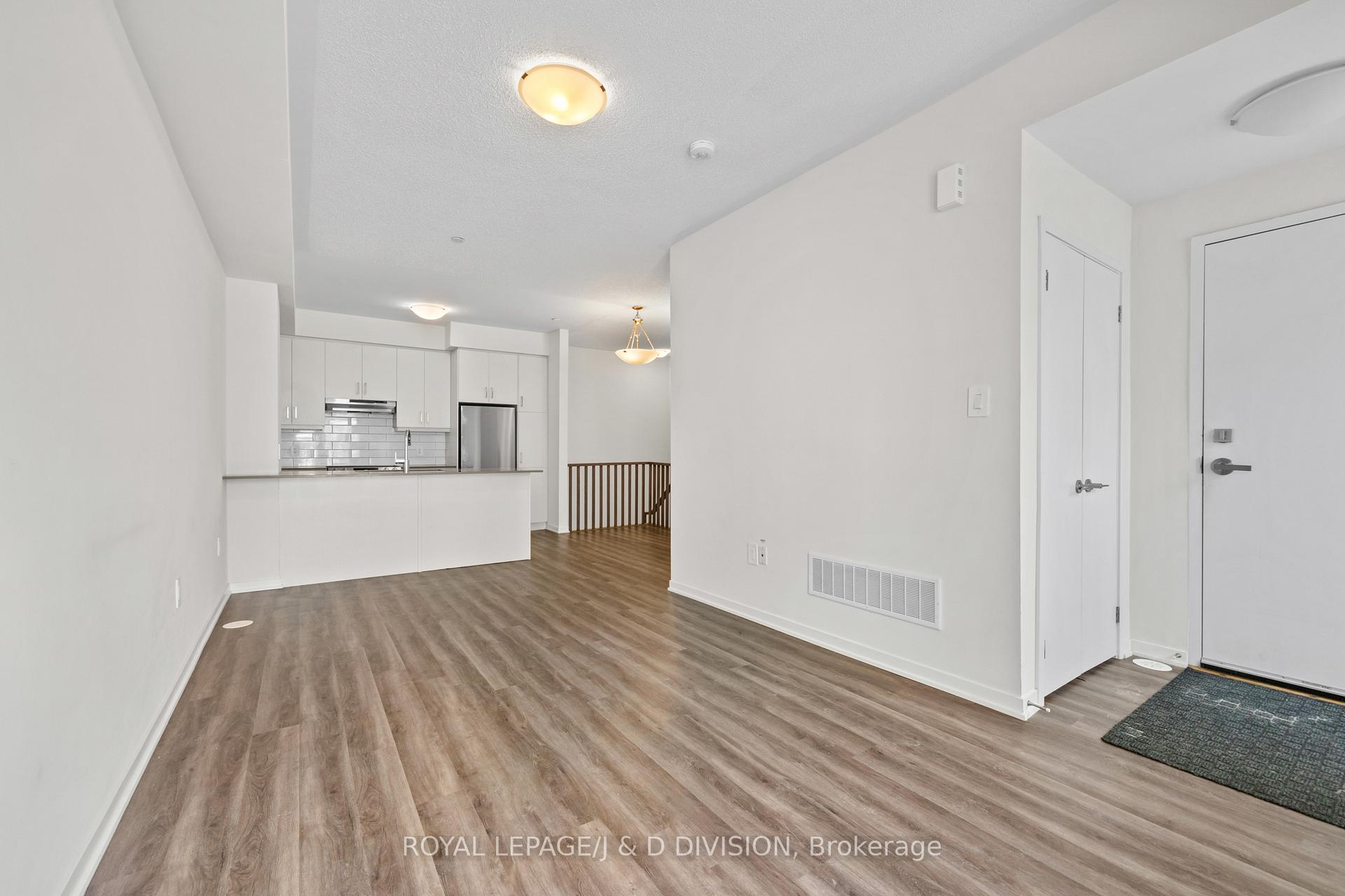 Photo 9 of Unit 57, 31 Honeycrisp Crescent, Vaughan, Vaughan Corporate Centre — HOMEH
