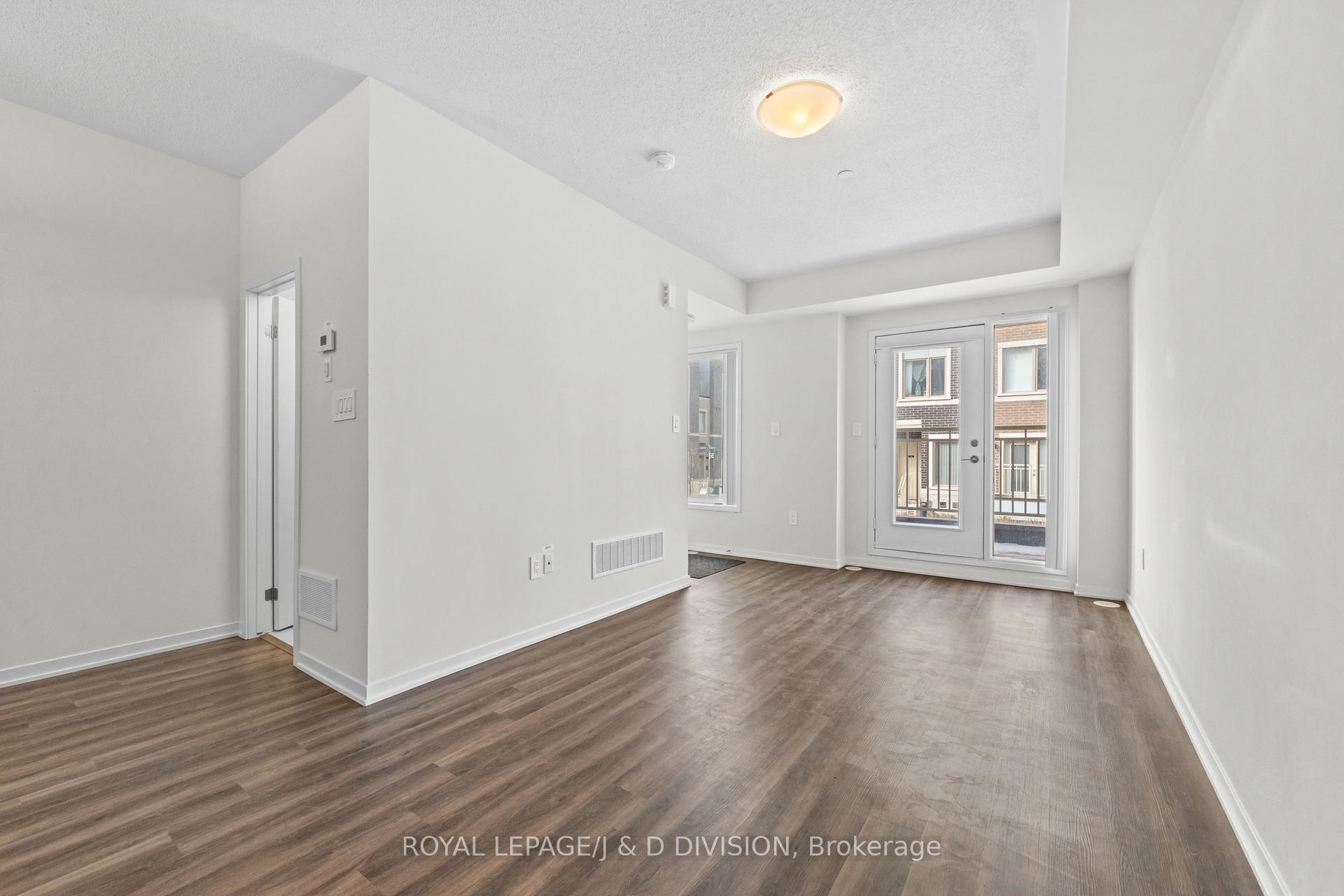 Photo 12 of Unit 57, 31 Honeycrisp Crescent, Vaughan, Vaughan Corporate Centre — HOMEH