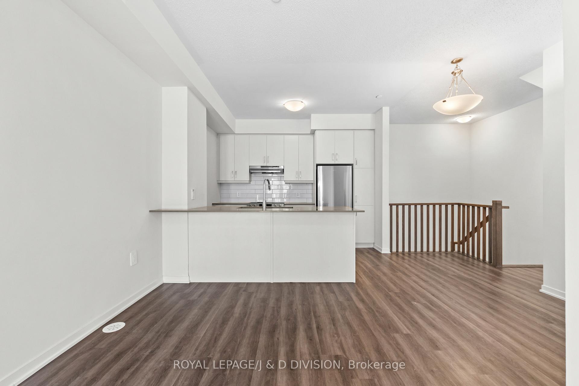Photo 13 of Unit 57, 31 Honeycrisp Crescent, Vaughan, Vaughan Corporate Centre — HOMEH