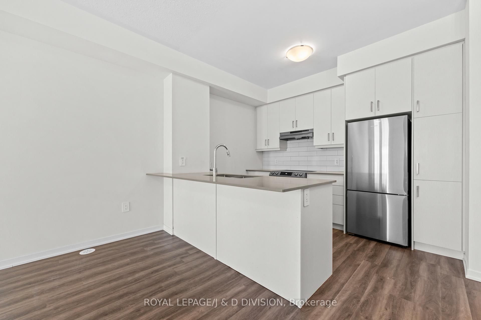 Photo 14 of Unit 57, 31 Honeycrisp Crescent, Vaughan, Vaughan Corporate Centre — HOMEH