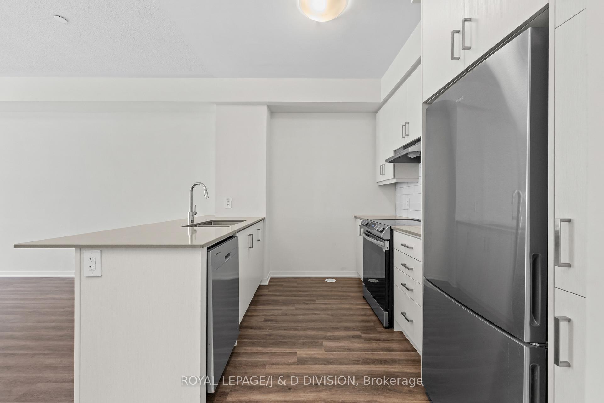 Photo 15 of Unit 57, 31 Honeycrisp Crescent, Vaughan, Vaughan Corporate Centre — HOMEH
