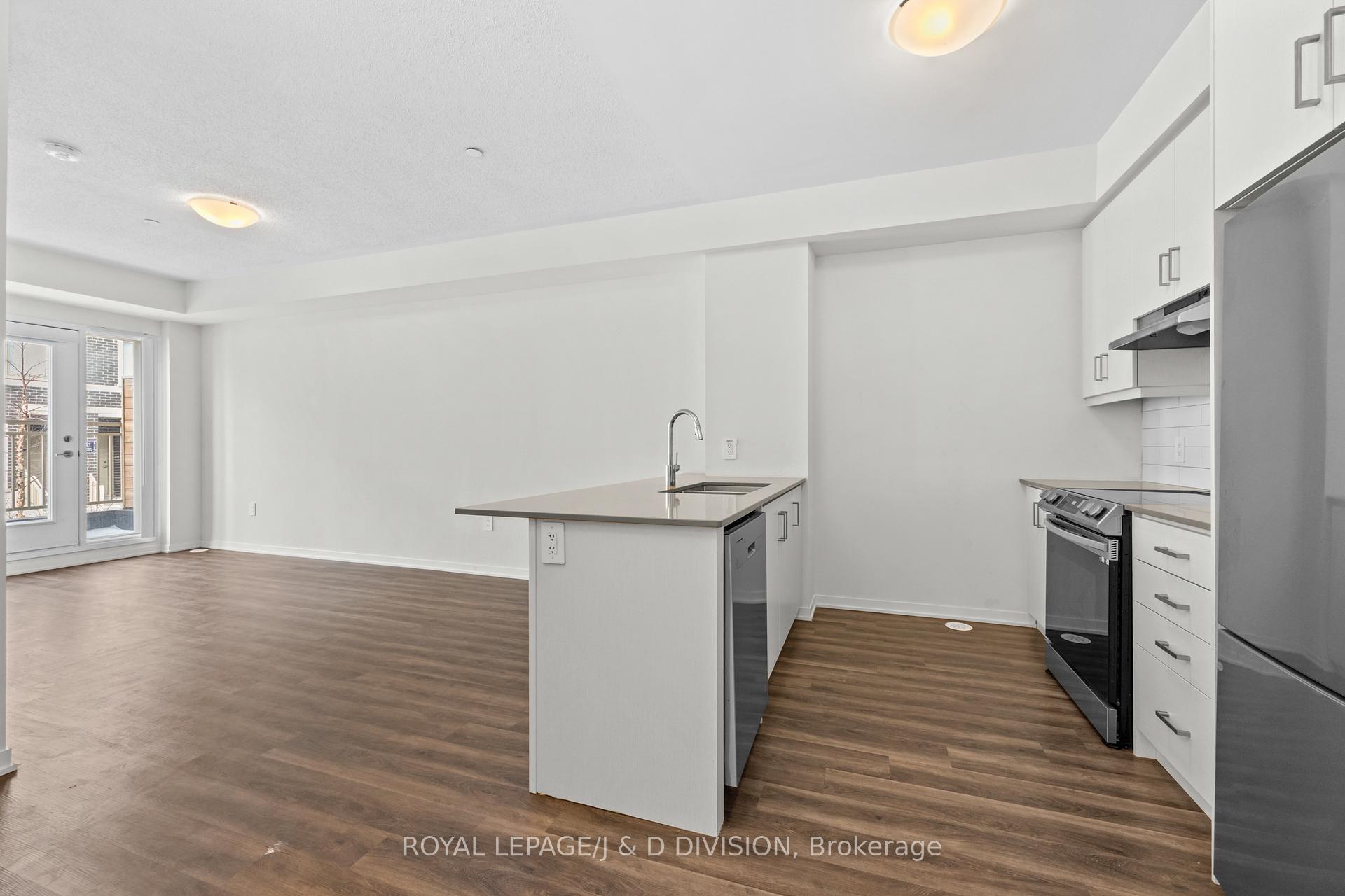 Photo 16 of Unit 57, 31 Honeycrisp Crescent, Vaughan, Vaughan Corporate Centre — HOMEH
