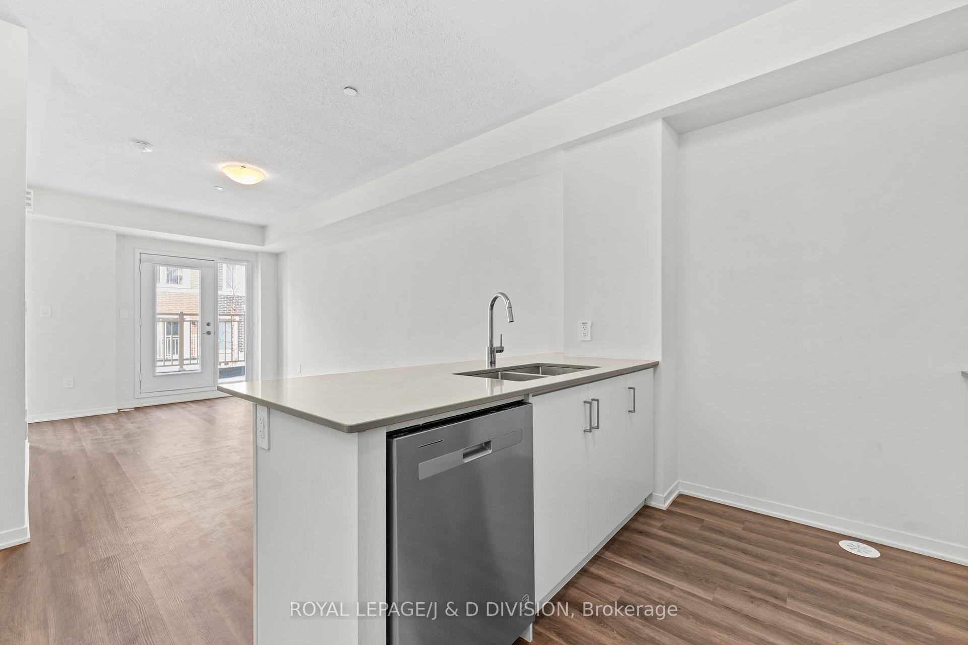 Photo 17 of Unit 57, 31 Honeycrisp Crescent, Vaughan, Vaughan Corporate Centre — HOMEH