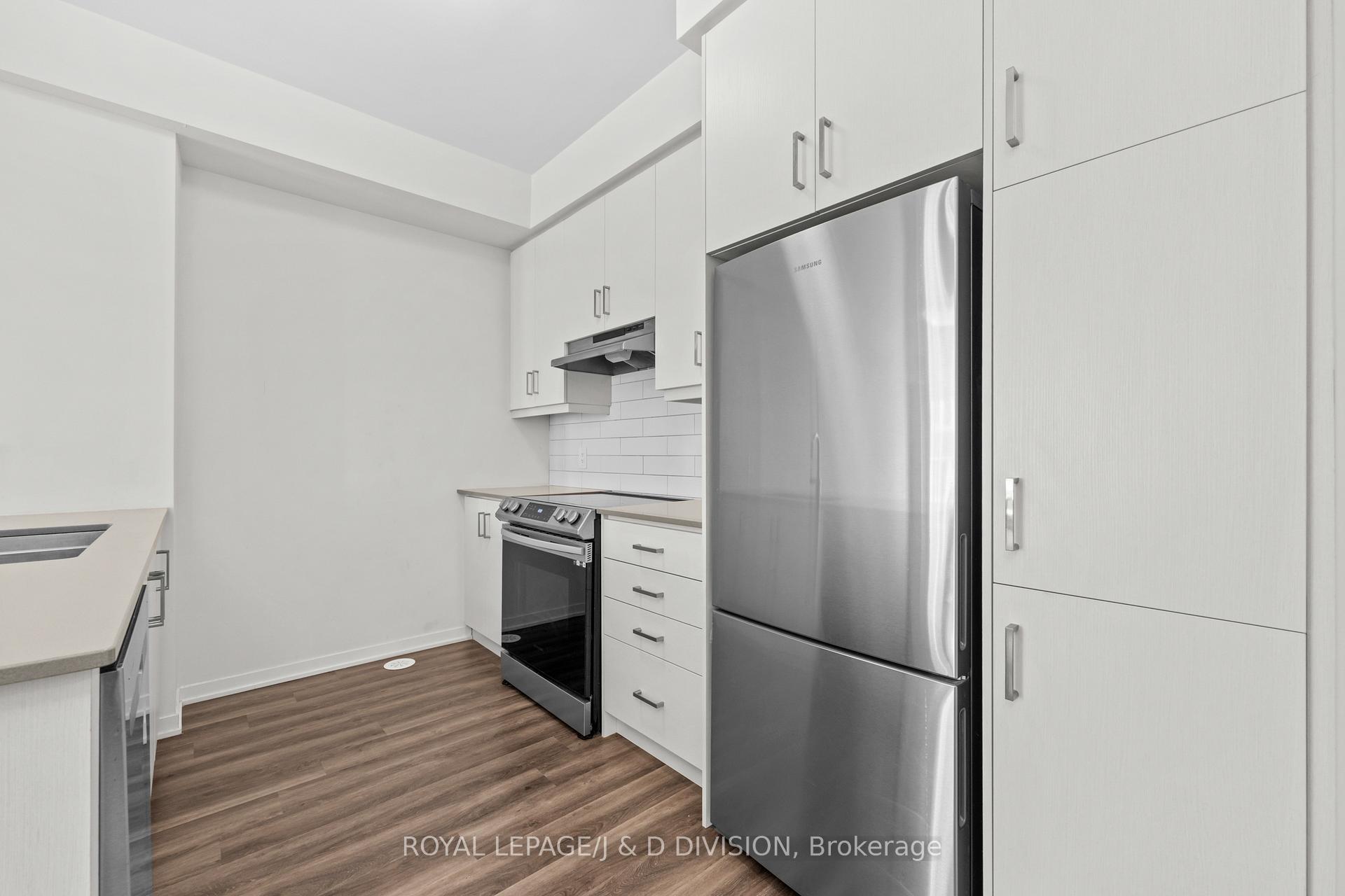 Photo 18 of Unit 57, 31 Honeycrisp Crescent, Vaughan, Vaughan Corporate Centre — HOMEH