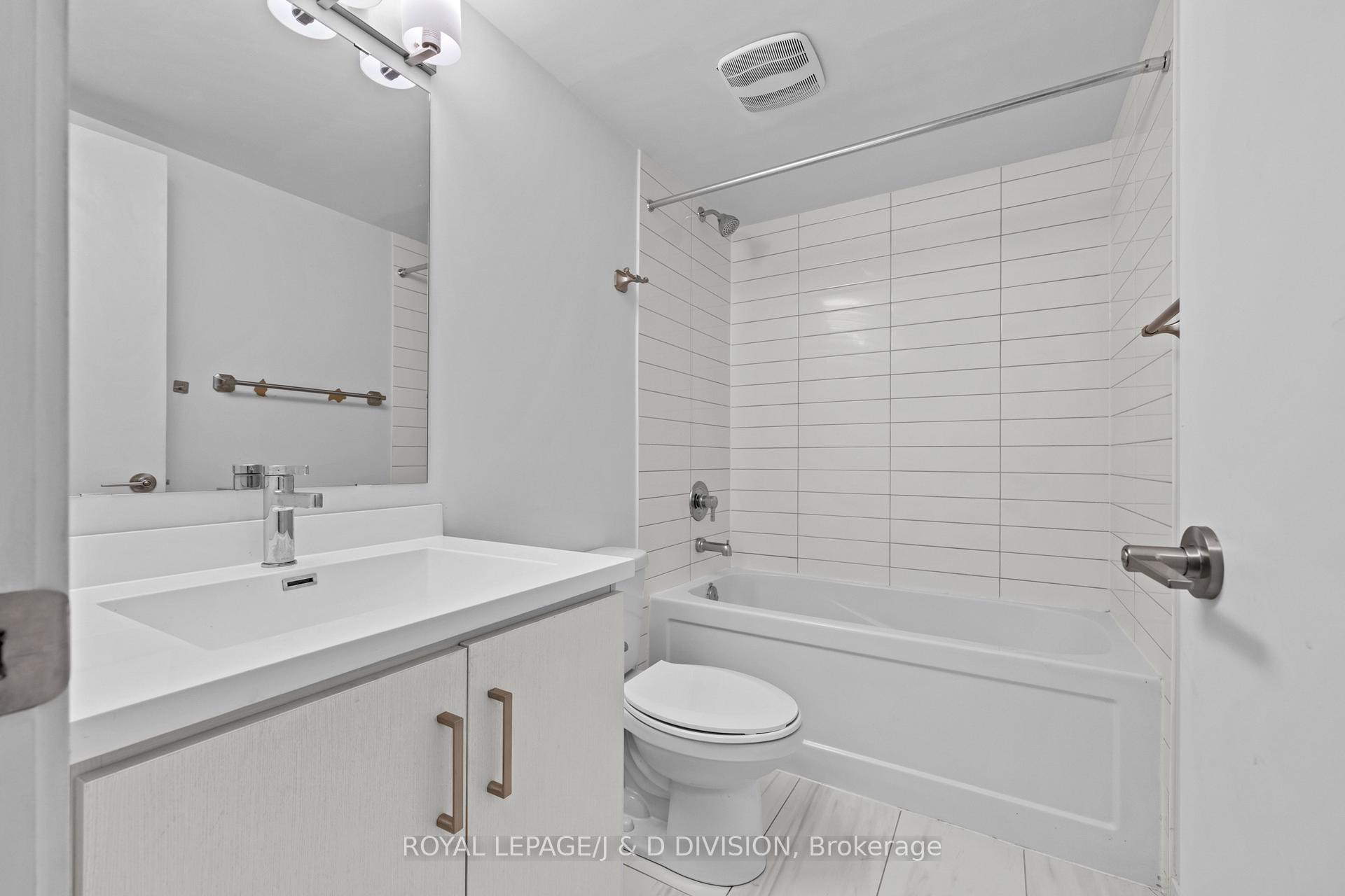 Photo 35 of Unit 57, 31 Honeycrisp Crescent, Vaughan, Vaughan Corporate Centre — HOMEH