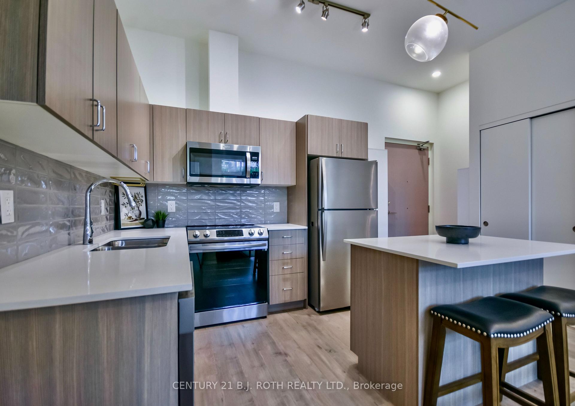 Photo 10 of Unit 211, 58 Lakeside Terrace, Barrie, Little Lake — HOMEH