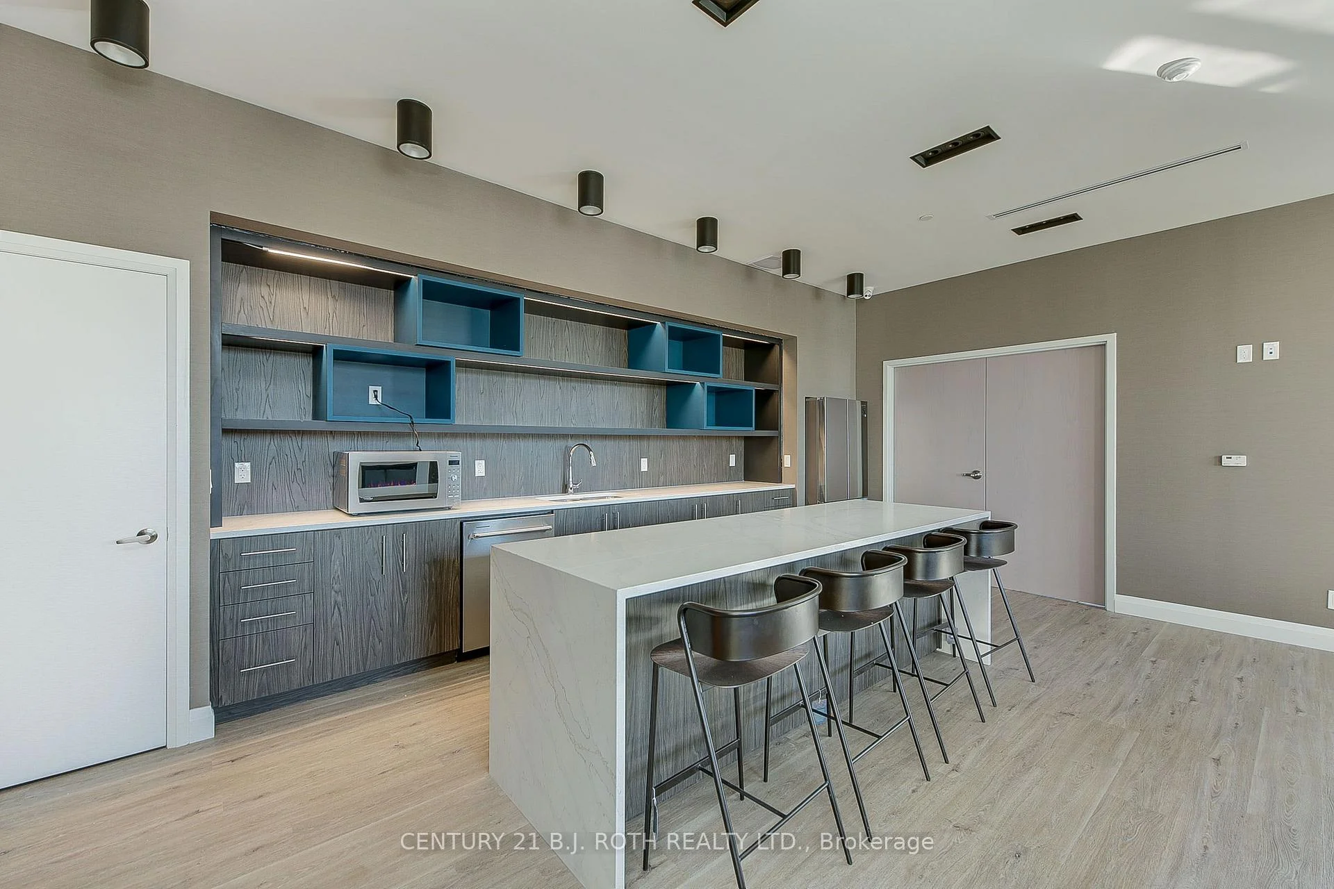 Photo 6 of Unit 211, 58 Lakeside Terrace, Barrie, Little Lake — HOMEH