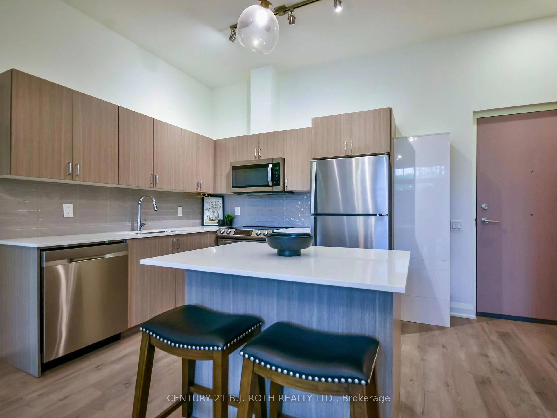 Photo 14 of Unit 211, 58 Lakeside Terrace, Barrie, Little Lake — HOMEH