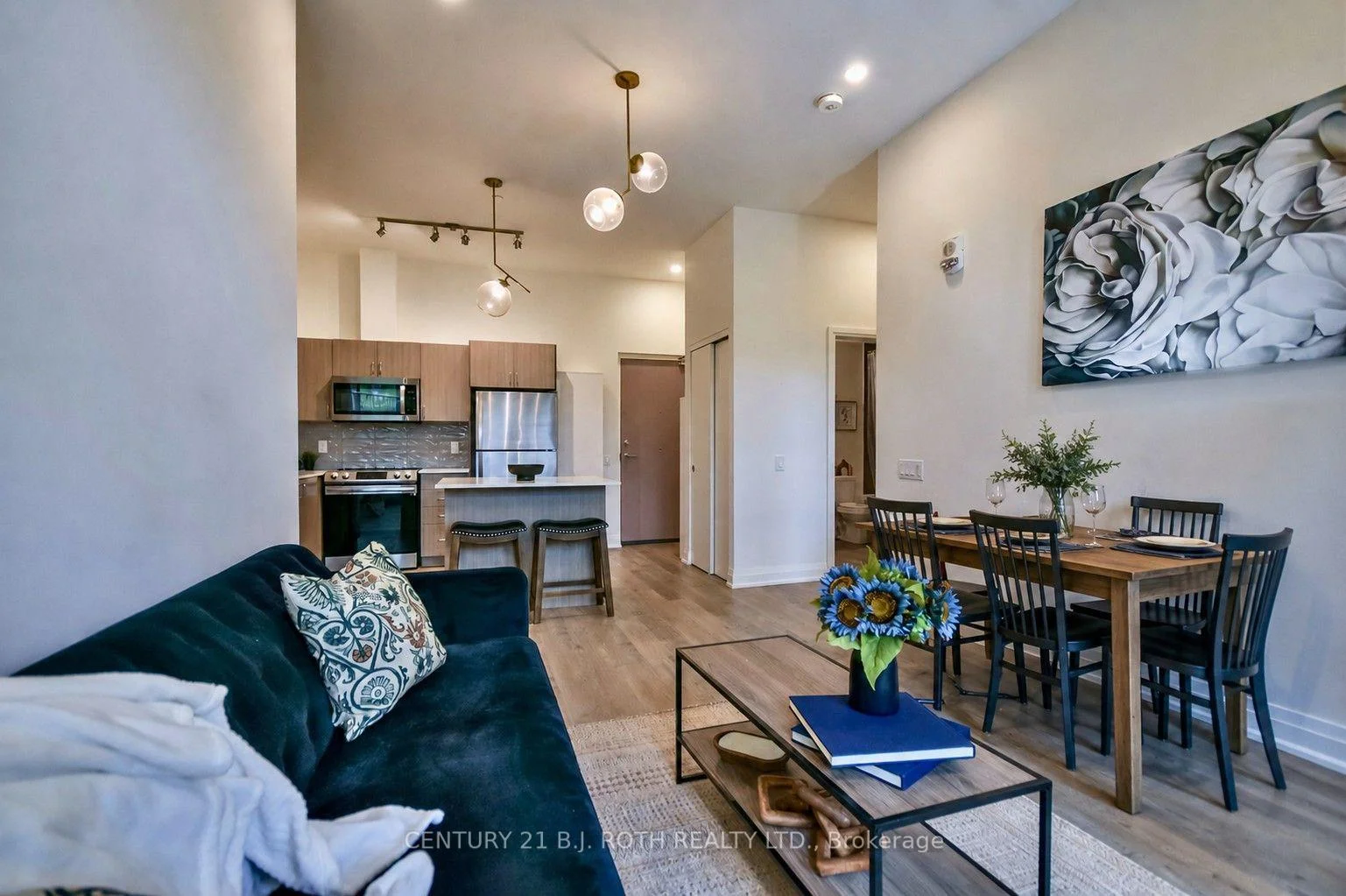 Photo 8 of Unit 211, 58 Lakeside Terrace, Barrie, Little Lake — HOMEH
