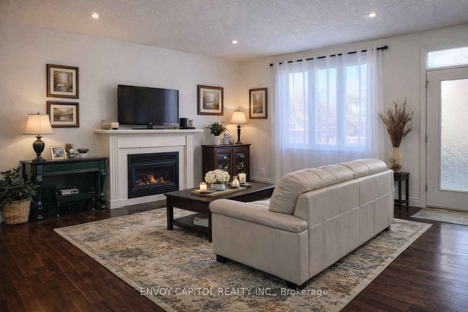 Photo 5 of 402 Palamino Place, Waterloo, Lexington — HOMEH