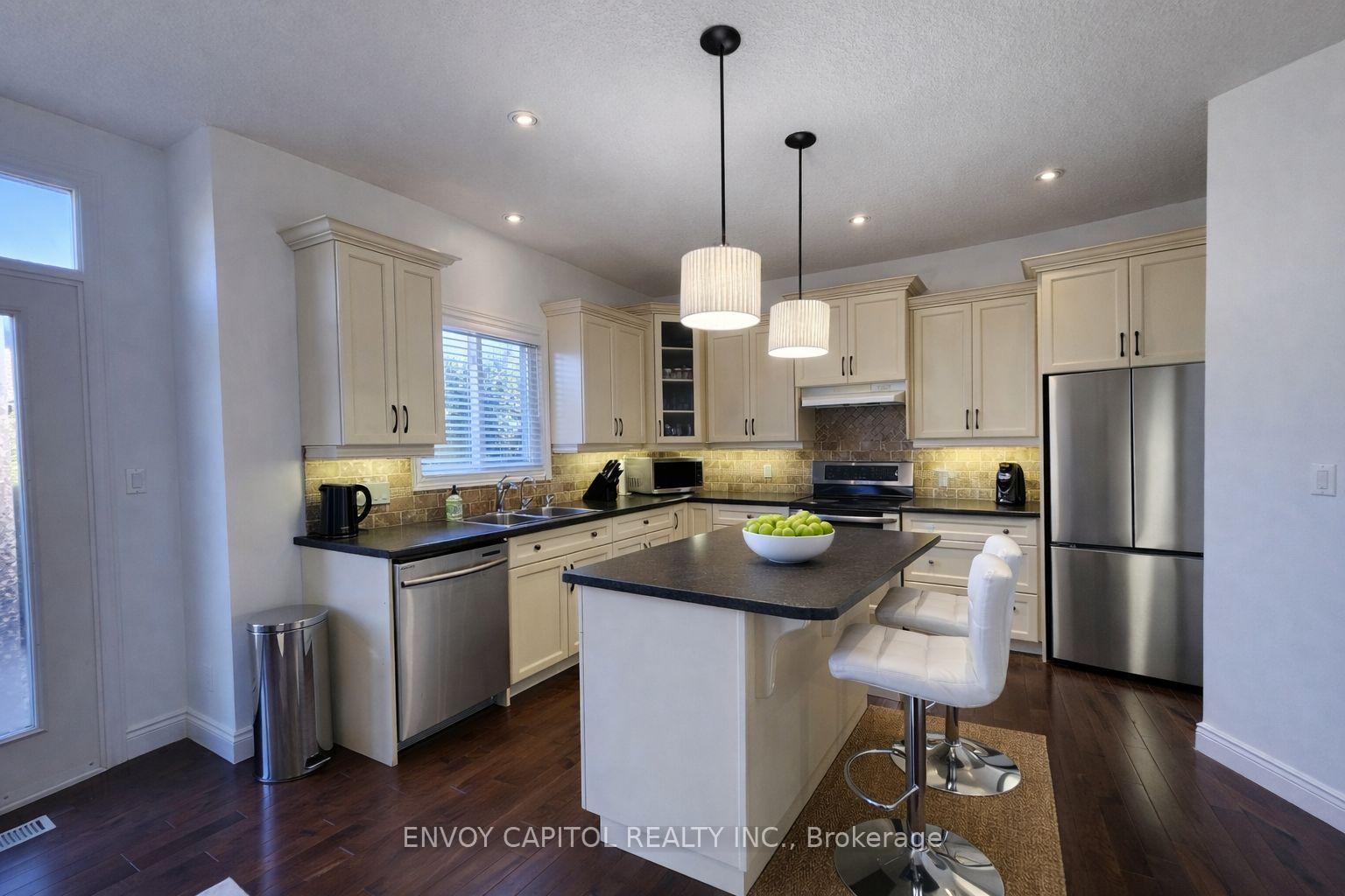 Photo 7 of 402 Palamino Place, Waterloo, Lexington — HOMEH