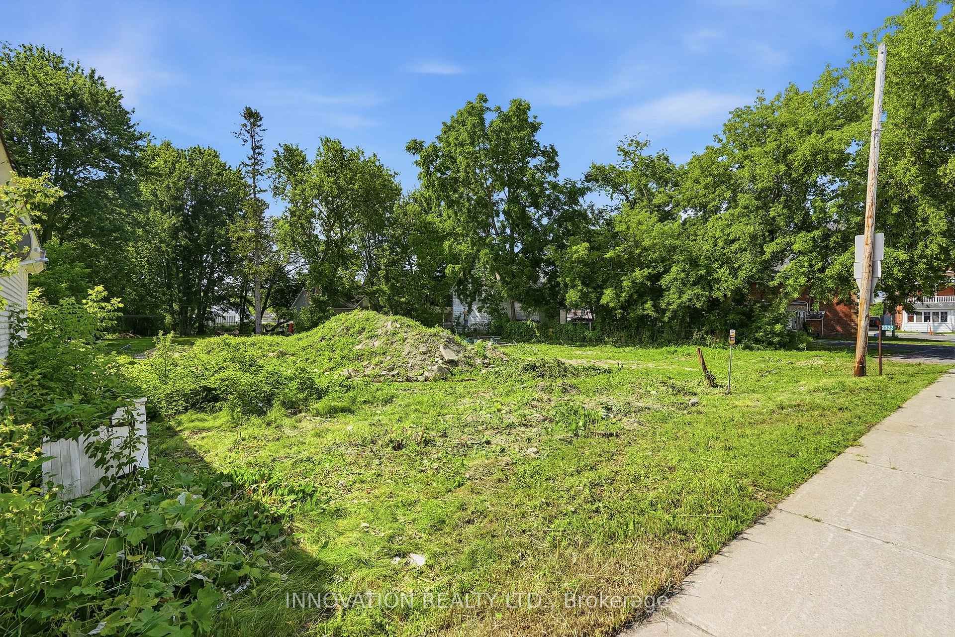 Photo 3 of 2322 Roger Stevens Drive, Ottawa, North Gower — HOMEH